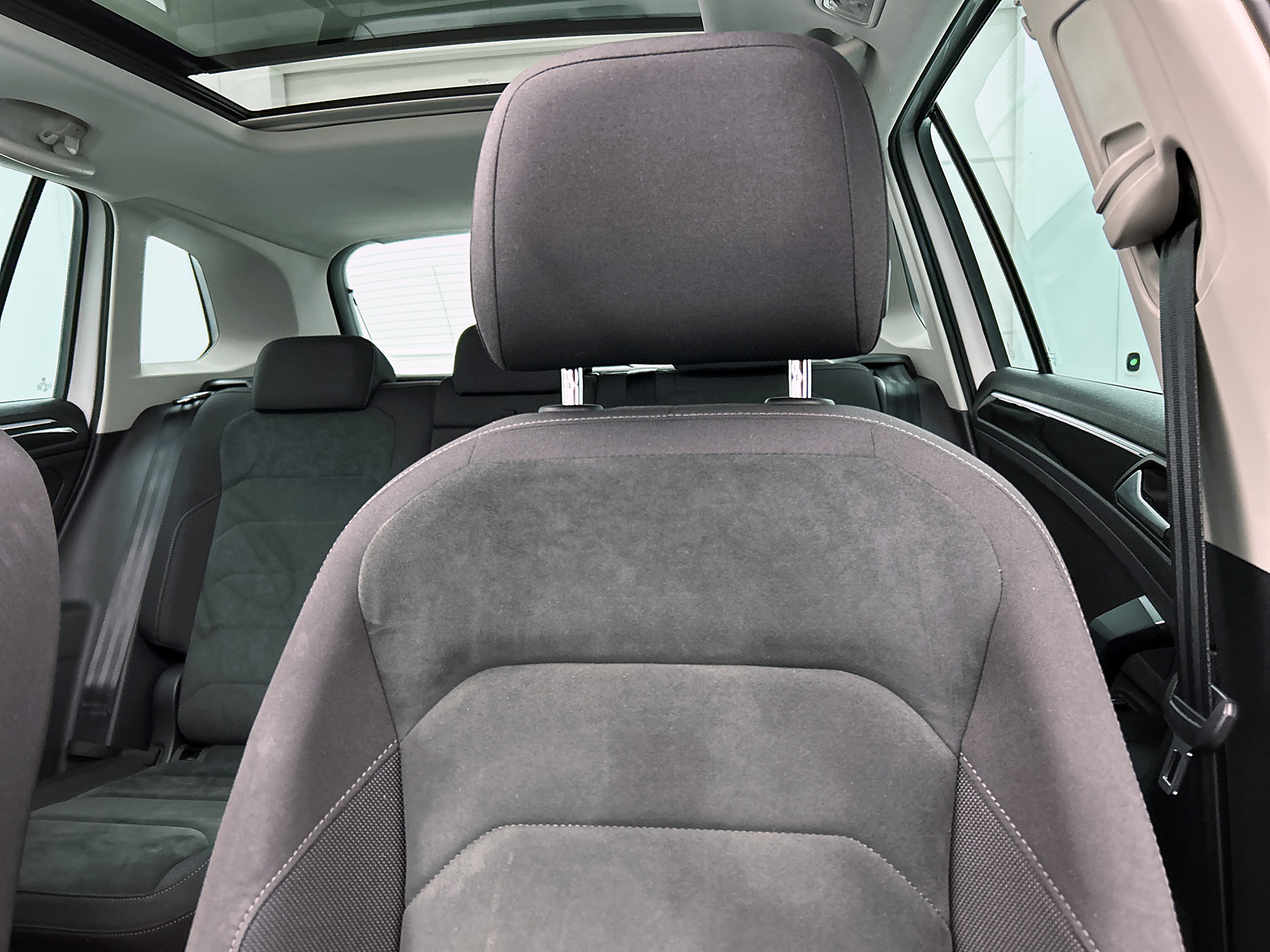 Volkswagen Tiguan 2.0 TSI 4Motion Highline Business R | PANORAMA | HEAD UP | ADAPTIVE | ELEKTR. A-KLEP | STOELVERW. | NAVI |