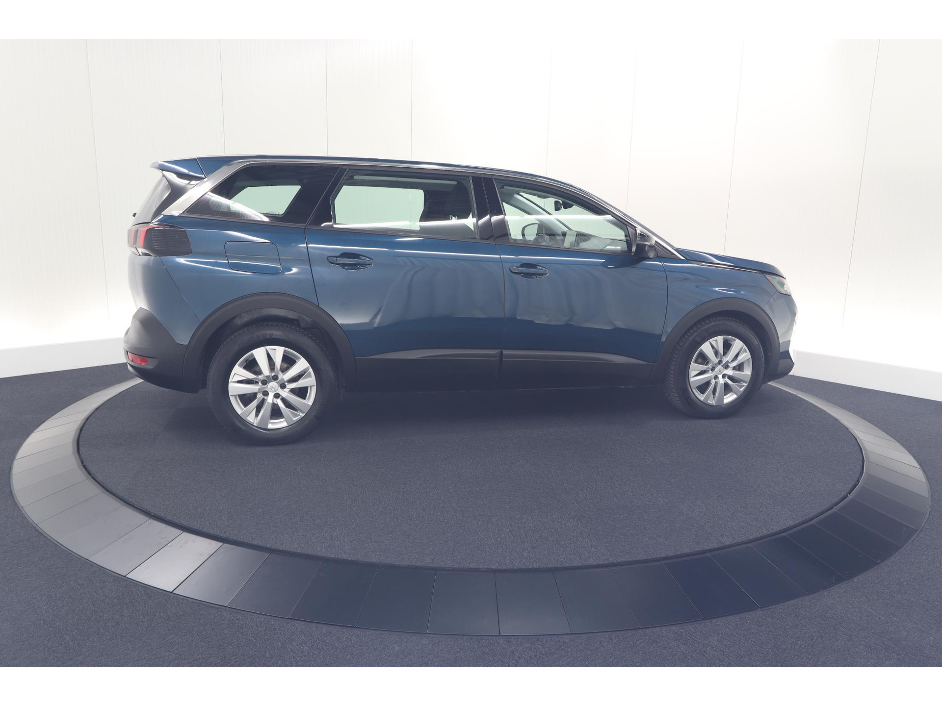 Peugeot 5008 PureTech 130 EAT8 Active Pack | 7 Zitplaatsen | Apple Carplay | Parkeersensoren | Navigatie