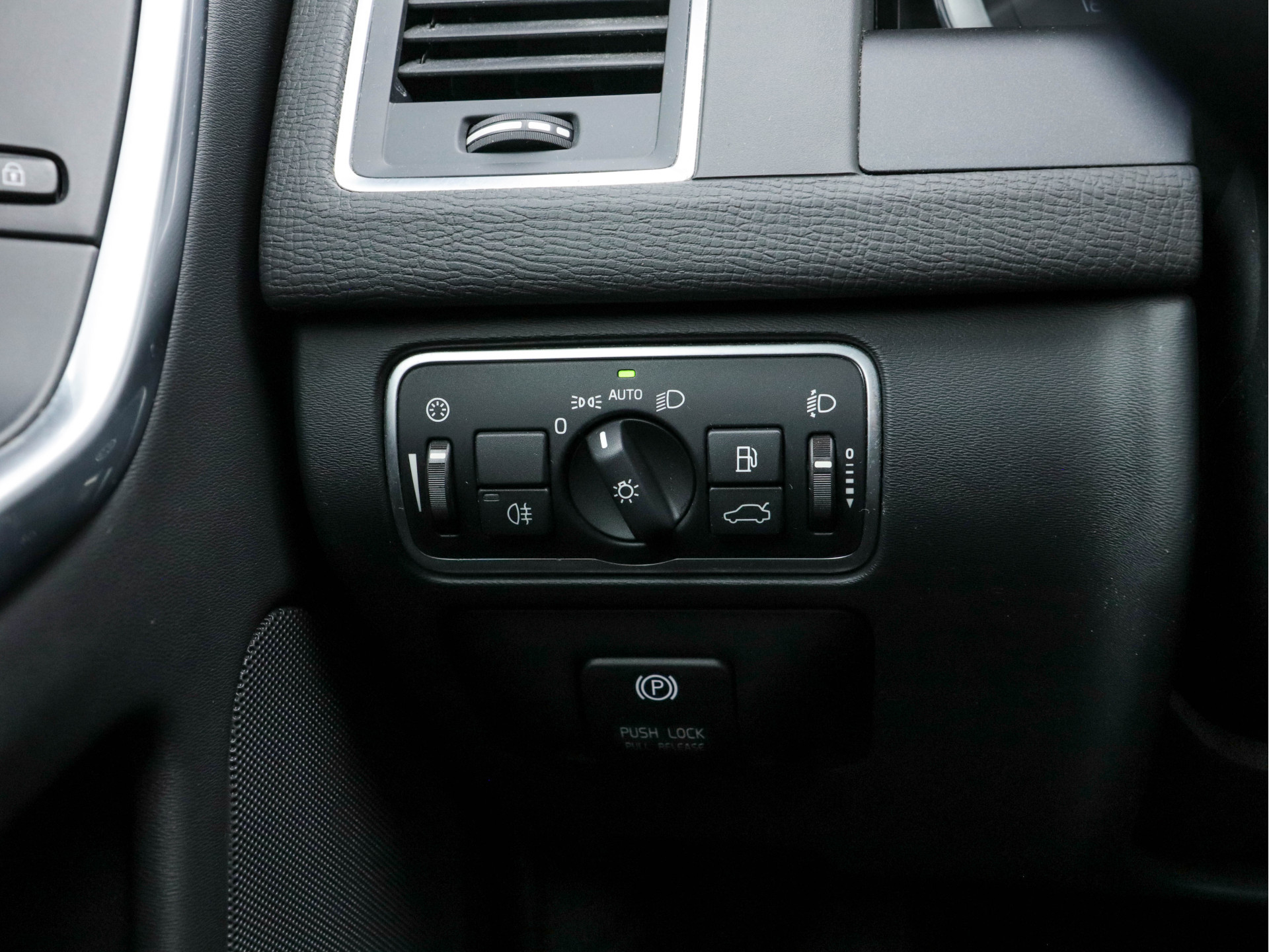 Volvo XC60 2.0 D4 R-Design FWD Aut. *NAVI-FULLMAP | LEATHER-ALCANTARA | ECC | HEATED-R-DESIGN-SPORTSEATS | PRIVACY-GLASS |  PDC | SHIFT-PADDLES | CRUISE | 18"ALU*