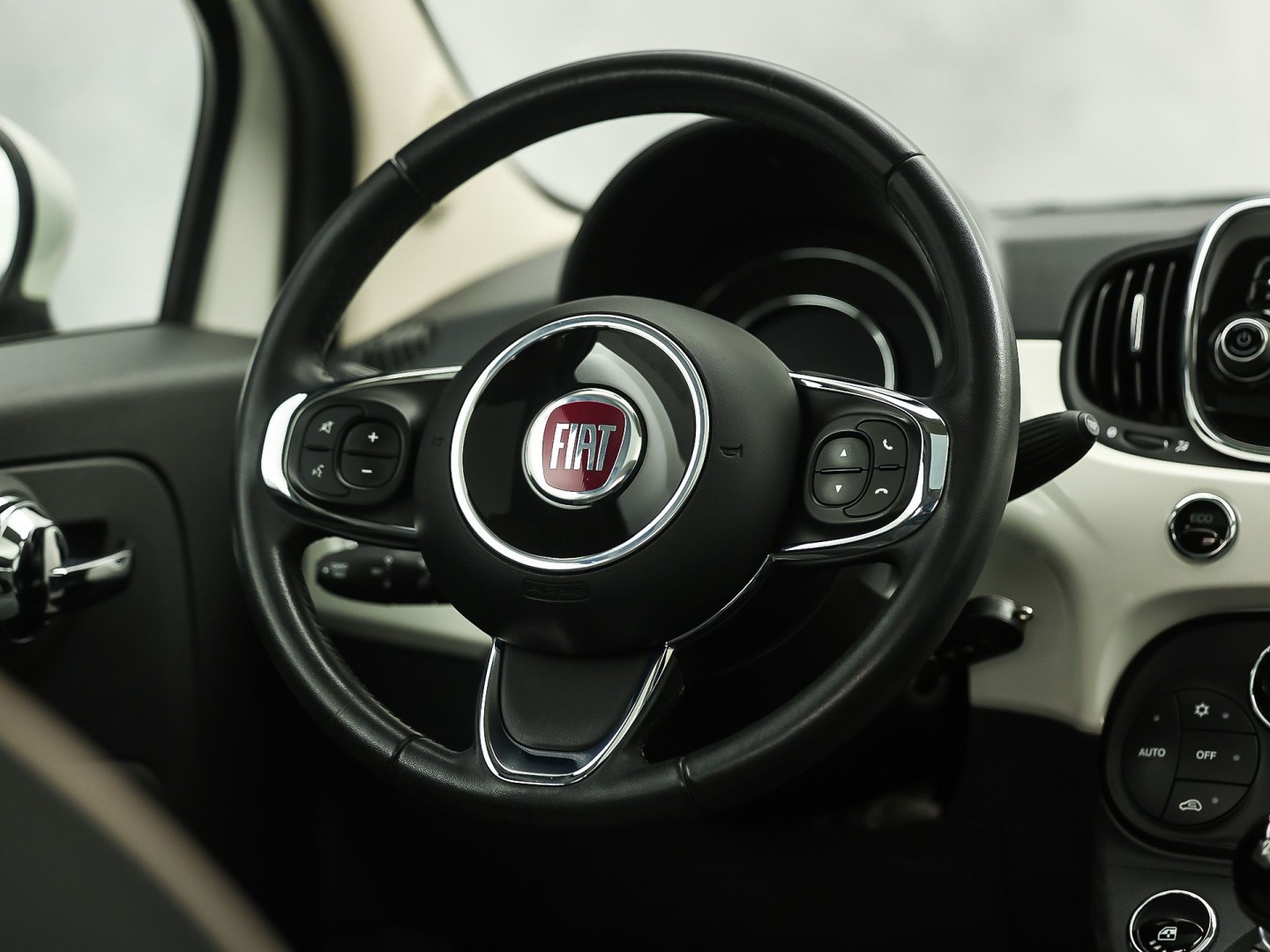 Fiat 500 0.9 TwinAir Turbo Lounge (PANORAMADAK, VIRTUAL COCKPIT, NAVIGATIE, CLIMATE, PARKEERSENSOREN, SPORTSTOELEN, CRUISE, LM VELGEN, NIEUWE APK, NIEUWSTAAT)