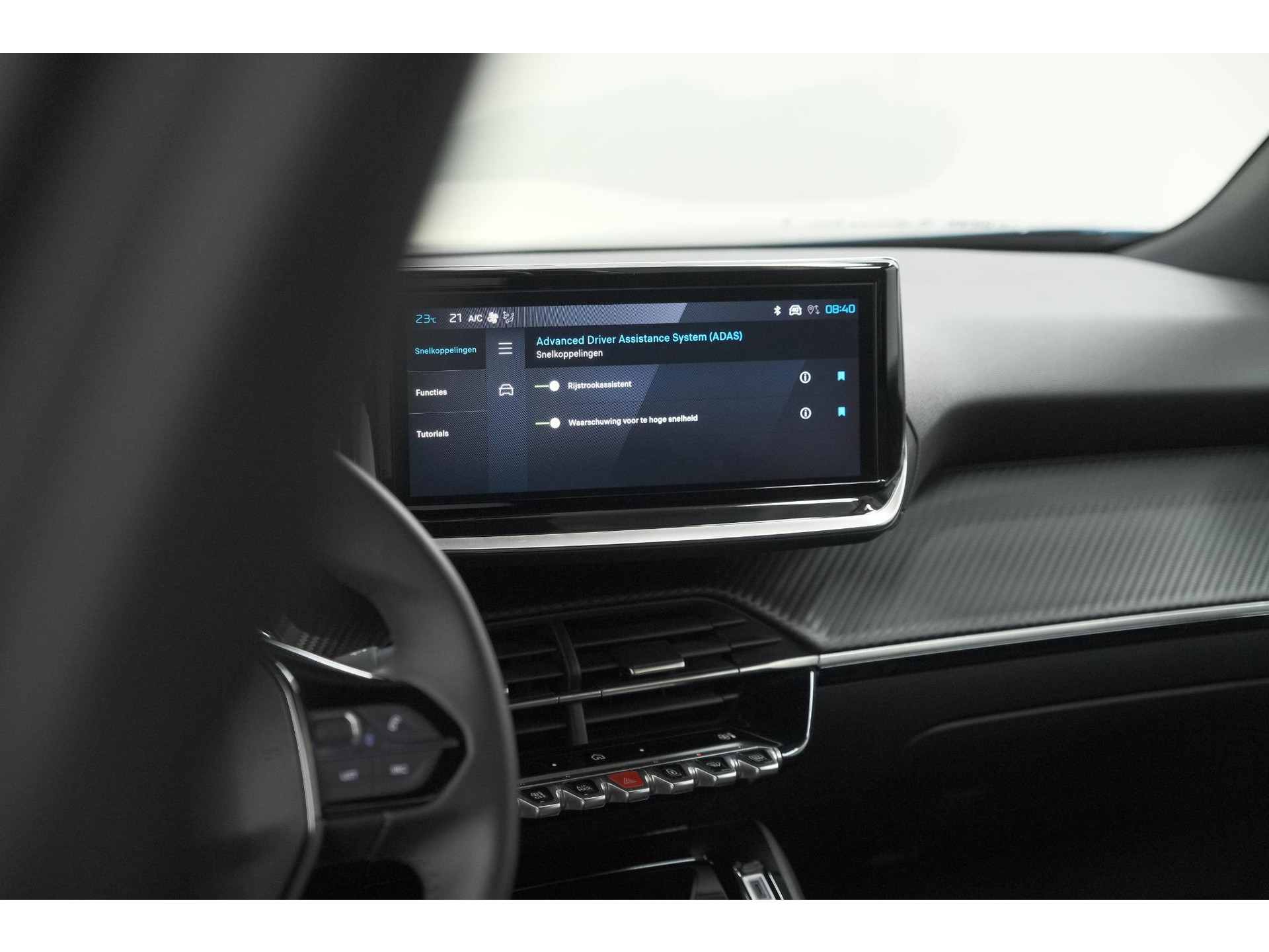 Peugeot e-2008 EV Allure Avantage 54 kWh | SOH 97,7% | 11 KW Lader | Apple Carplay | Parkeersensoren