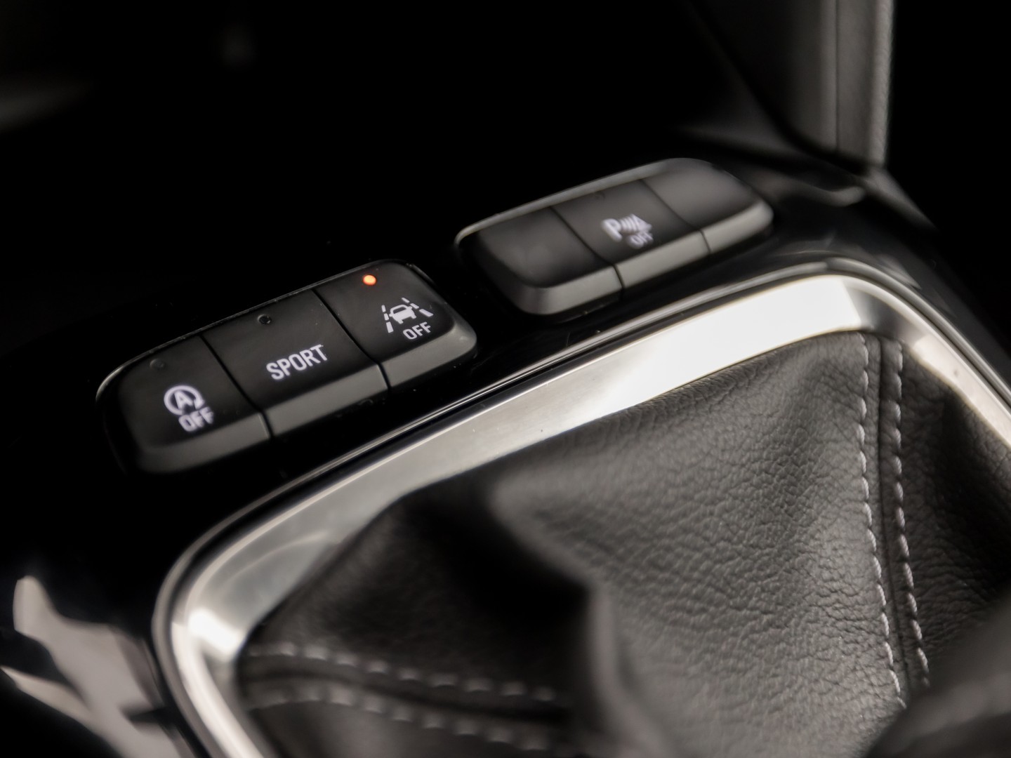 Opel Corsa 1.2 GS Line (VIRTUAL COCKPIT, APPLE CARPLAY, GROOT NAVI, 360 CAMERA, GETINT GLAS, SPORTSTOELEN, CRUISE, LANE ASSIST, NIEUWSTAAT)