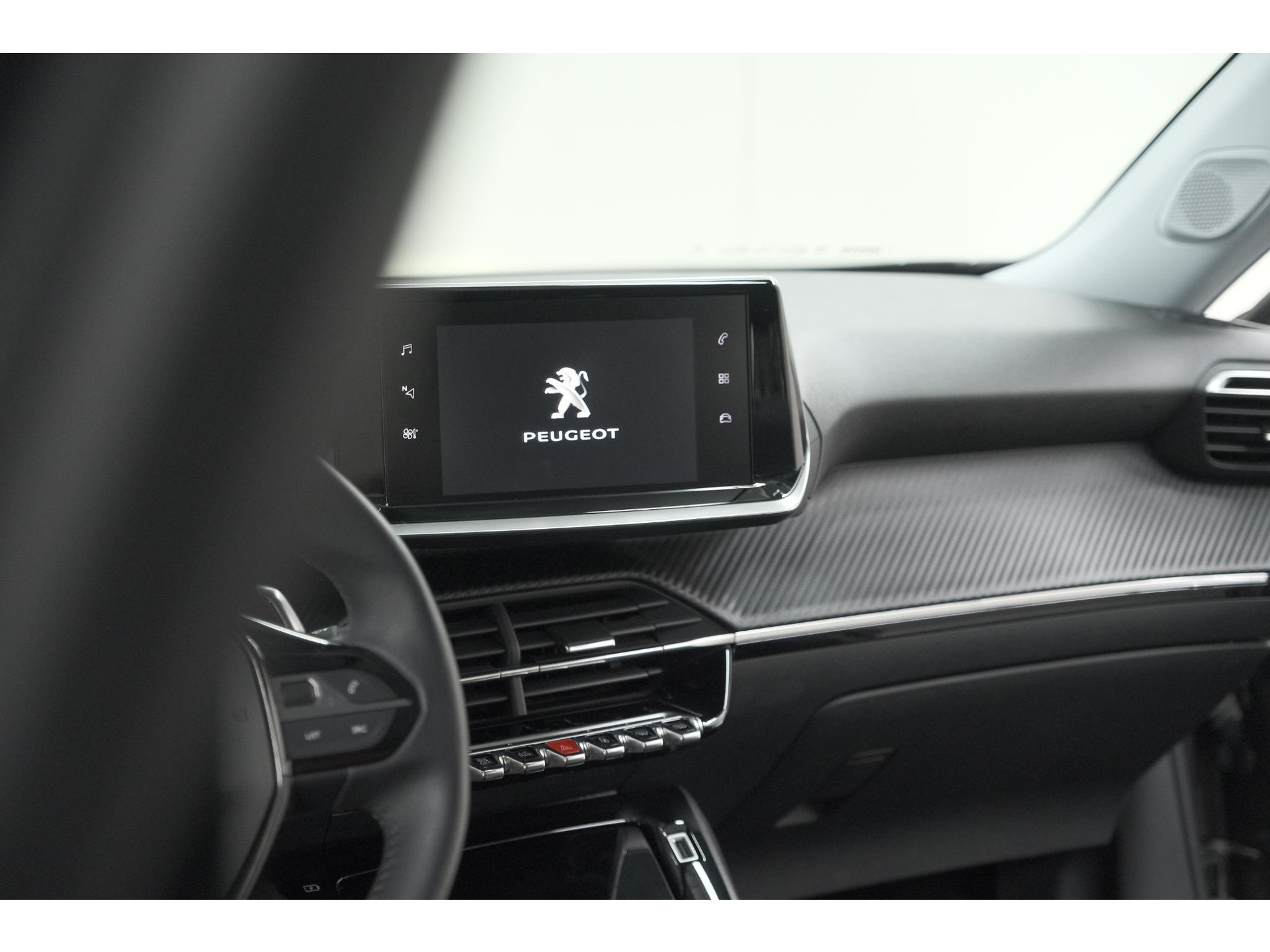 Peugeot 2008 PureTech 130 EAT8 Allure Pack | Trekhaak | Camera | Navigatie | Parkeersensoren