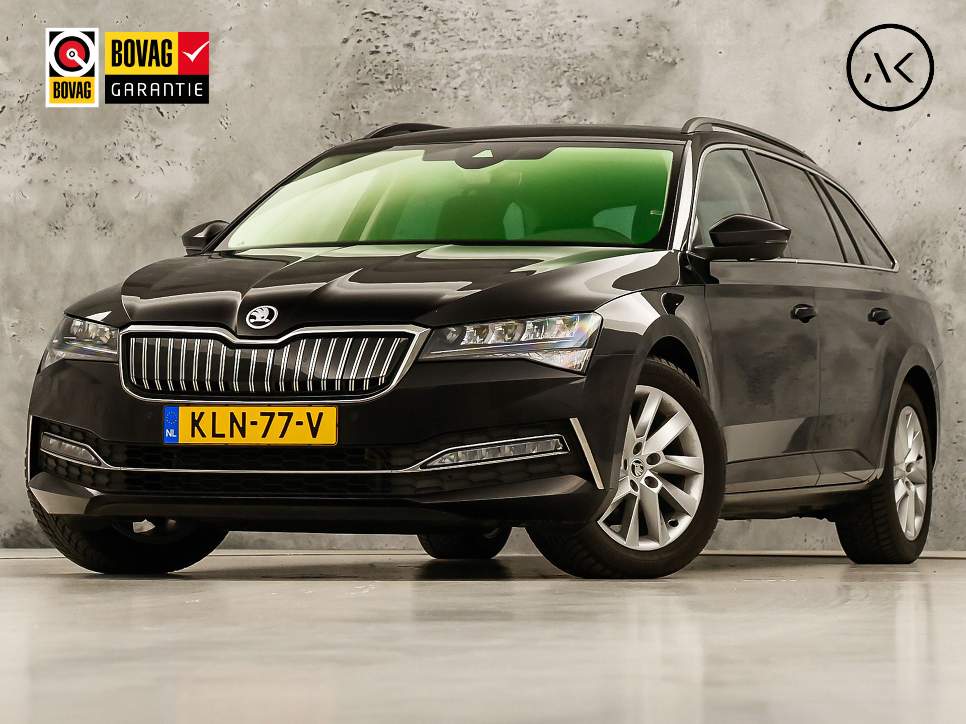 Škoda Superb Combi 1.4 TSI iV Sport 218Pk Automaat (VIRTUAL COCKPIT, APPLE CARPLAY, GROOT NAVI, MEMORY SEAT, LEDER/ALCANTARA, CAMERA, STOELVERWARMING, ADAPTIVE CRUISE, ELEK ACHTERKLEP, NIEUWSTAAT)