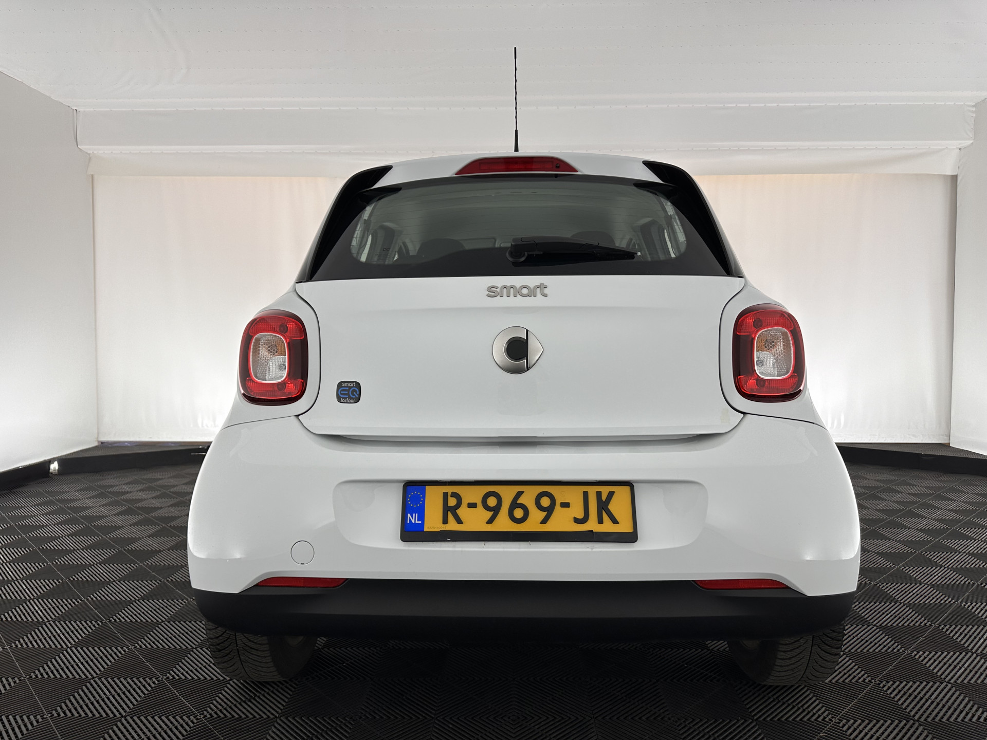 Smart forfour EQ Essential 18 kWh [ 3-Fase ] (INCL-BTW) Aut. *LEATHER | AIRCO | CRUISE | DAB+ | COMFORT-SEATS | 15''ALU*