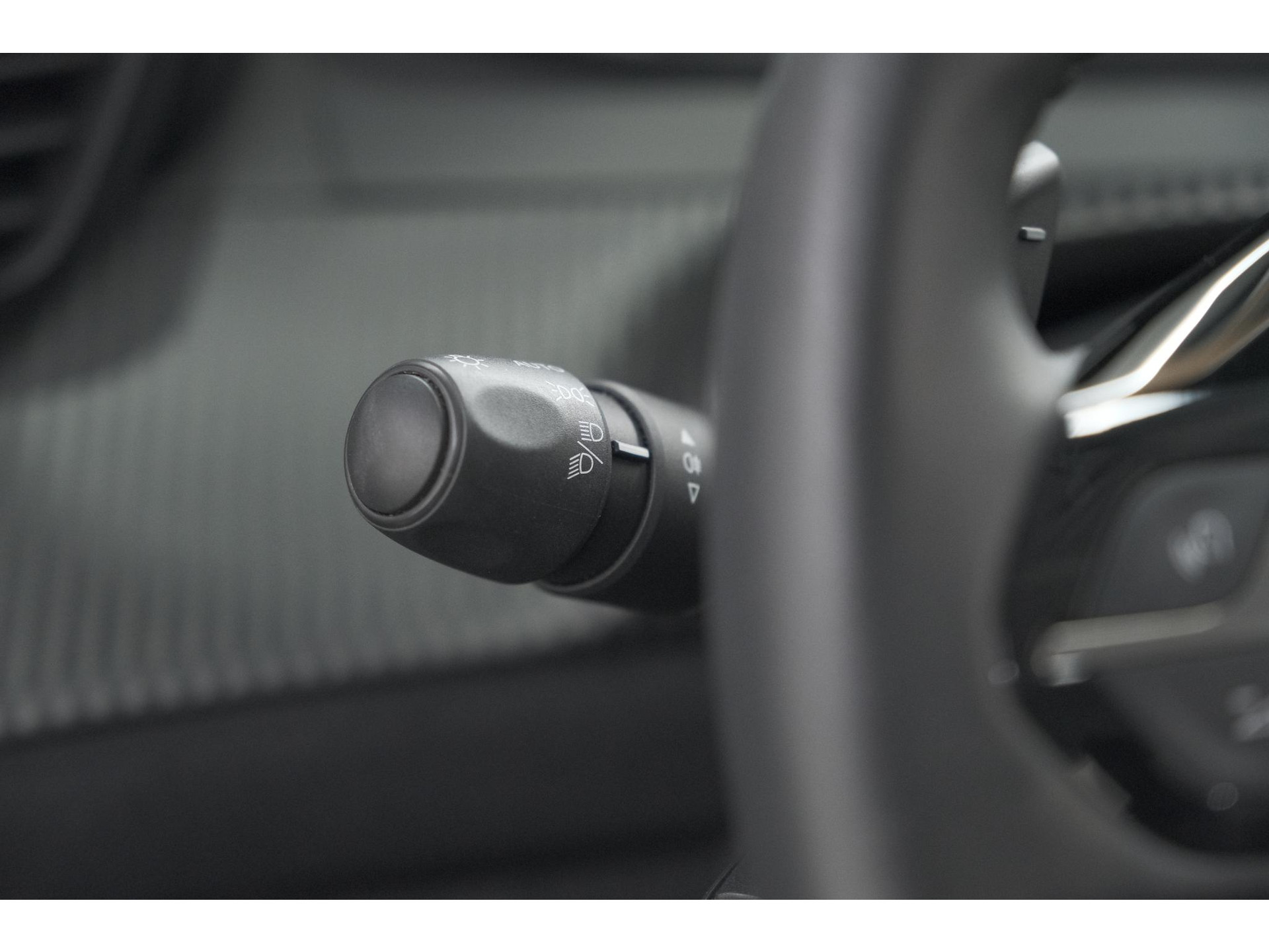 Peugeot 2008 PureTech 130 EAT8 Active | Parkeersensoren | Navigatie | Apple Carplay