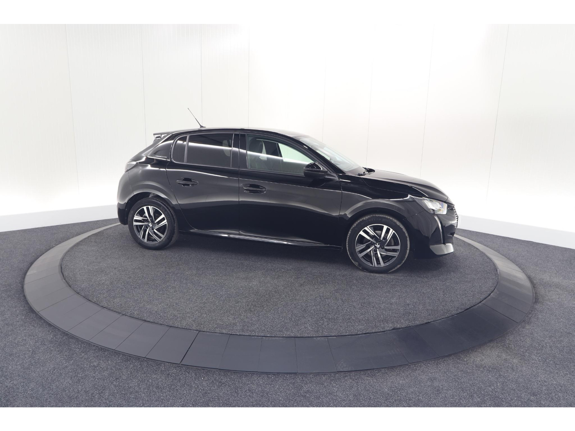 Peugeot 208 PureTech 100 Allure Pack | Camera | Apple Carplay | Stoelverwarming | Parkeersensoren