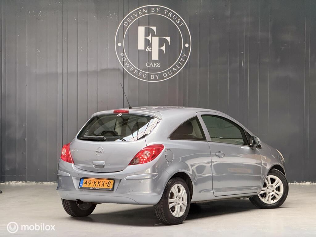 Opel Corsa 1.4-16V Cosmo| Vol Automaat | NAP | Cruise |Airco