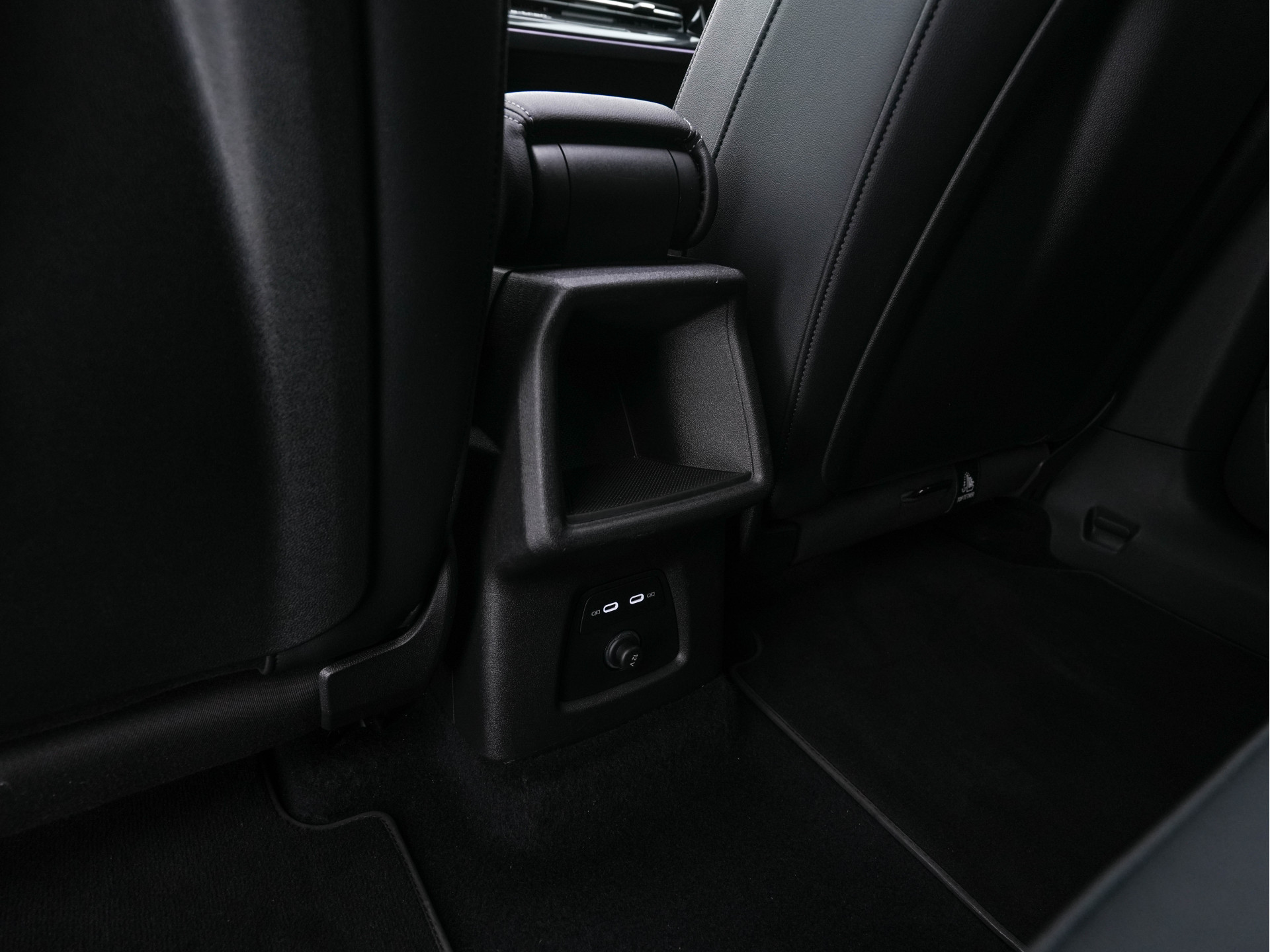 Audi Q4 e-tron 40 S-Line Competition Launch edition 77 kWh [ 3-Fase ] {SOH-87%} (INCL-BTW) *HEAT-PUMP | PANO | LEATHER-FABRIC | MATRIX-LED | ADAPTIVE-CRUISE | HEATED-SPORTSEATS | AMBIENT-LIGHT | DIGI-COCKPIT | CAMERA | KEYLESS | NAVI-FULLMAP | ...