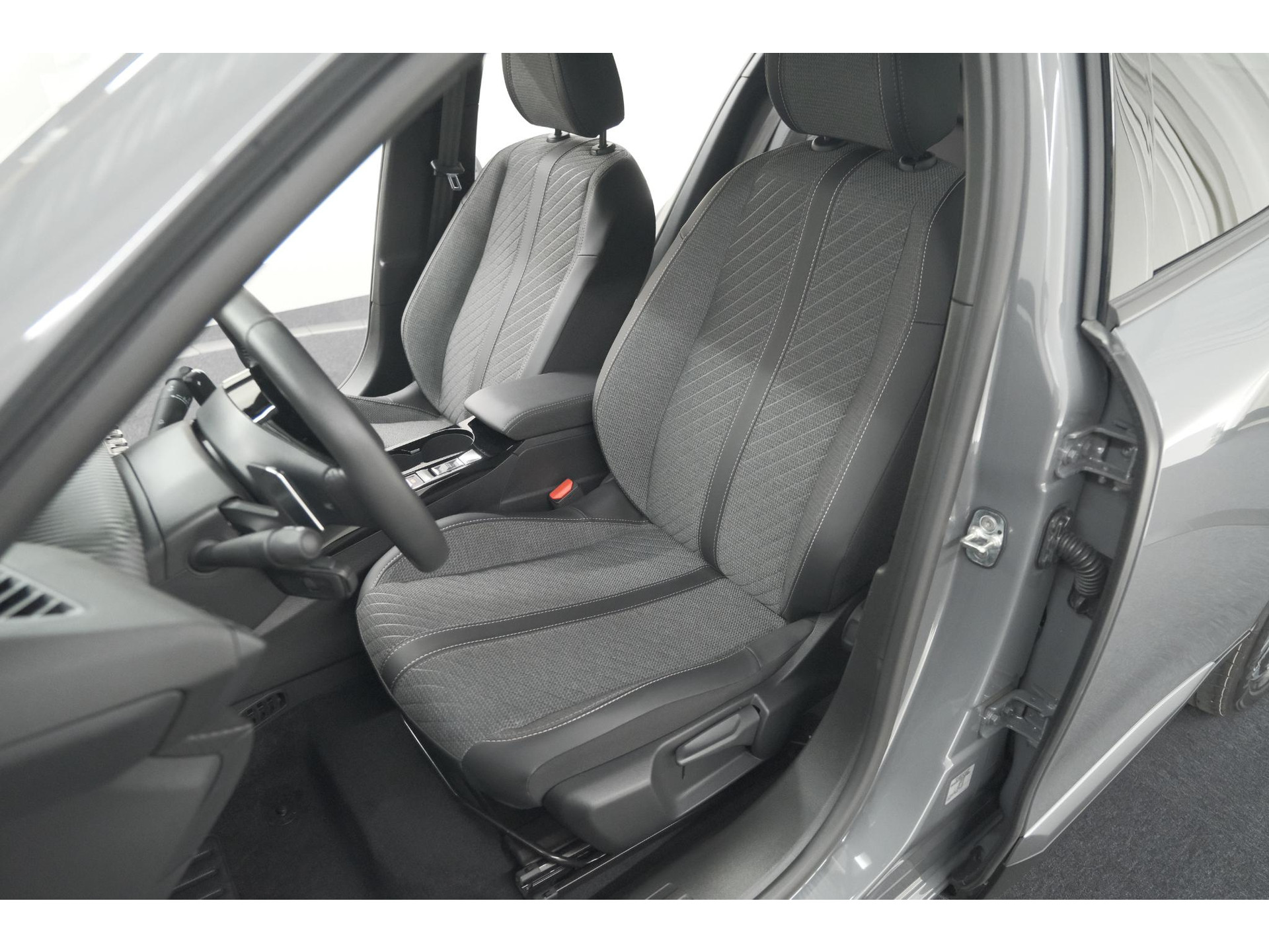 Peugeot 2008 Hybrid 136 e-DCS6 Allure | 360 Camera | Adaptieve Cruise Control | Dodehoekdetectie | Apple Carplay