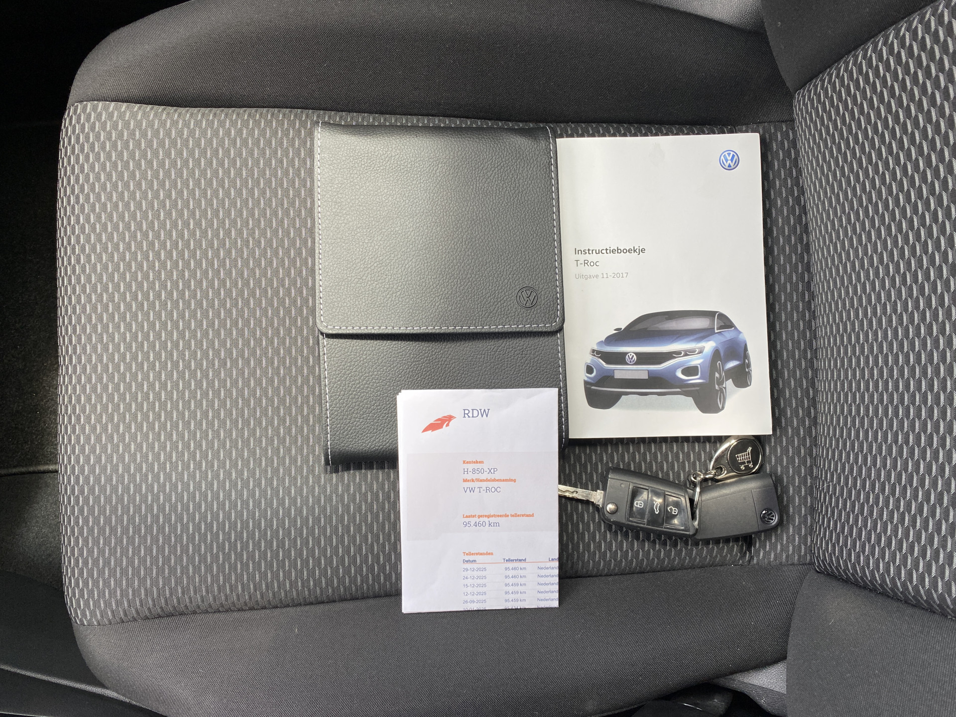 Volkswagen T-Roc 1.0 TSI Style 116 pk | adaptieve cruise control | navigatie | parkeersensoren | all season banden | climate control
