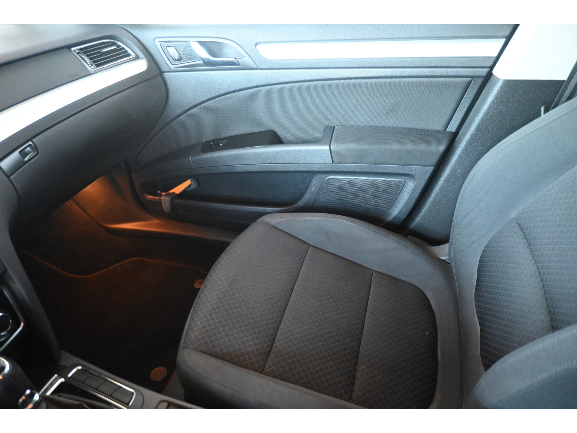 ŠKODA Superb Combi 1.8 TSI Ambition Automaat Clima Navigatie Cruise Control Trekhaak Inruil Mogelijk!