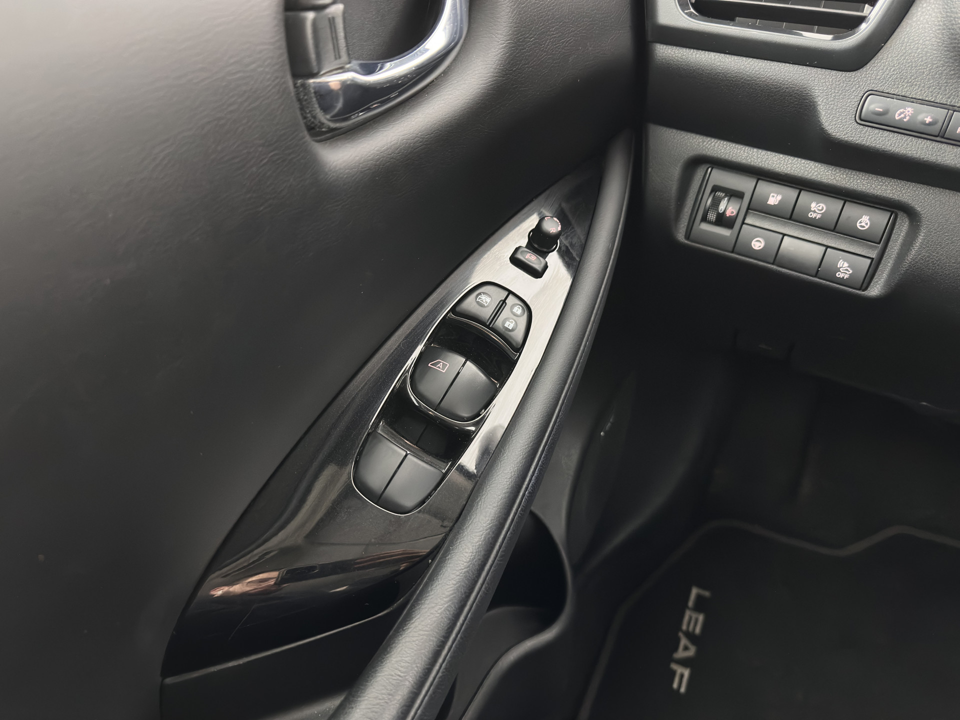 Nissan LEAF e+ Tekna 62 kWh {SOH-95%} (INCL-BTW) *Aut.*LEATHER-MICROFIBRE | FULL-LED | ADAPTIVE-CRUISE | BOSE-AUDIO | TOP-VIEW | DAB | KEYLESS | NAVI-FULLMAP | DAB | HEATED-COMFORTSEATS | BLIND-SPOT | PRIVACY-GLASS | 17''ALU*