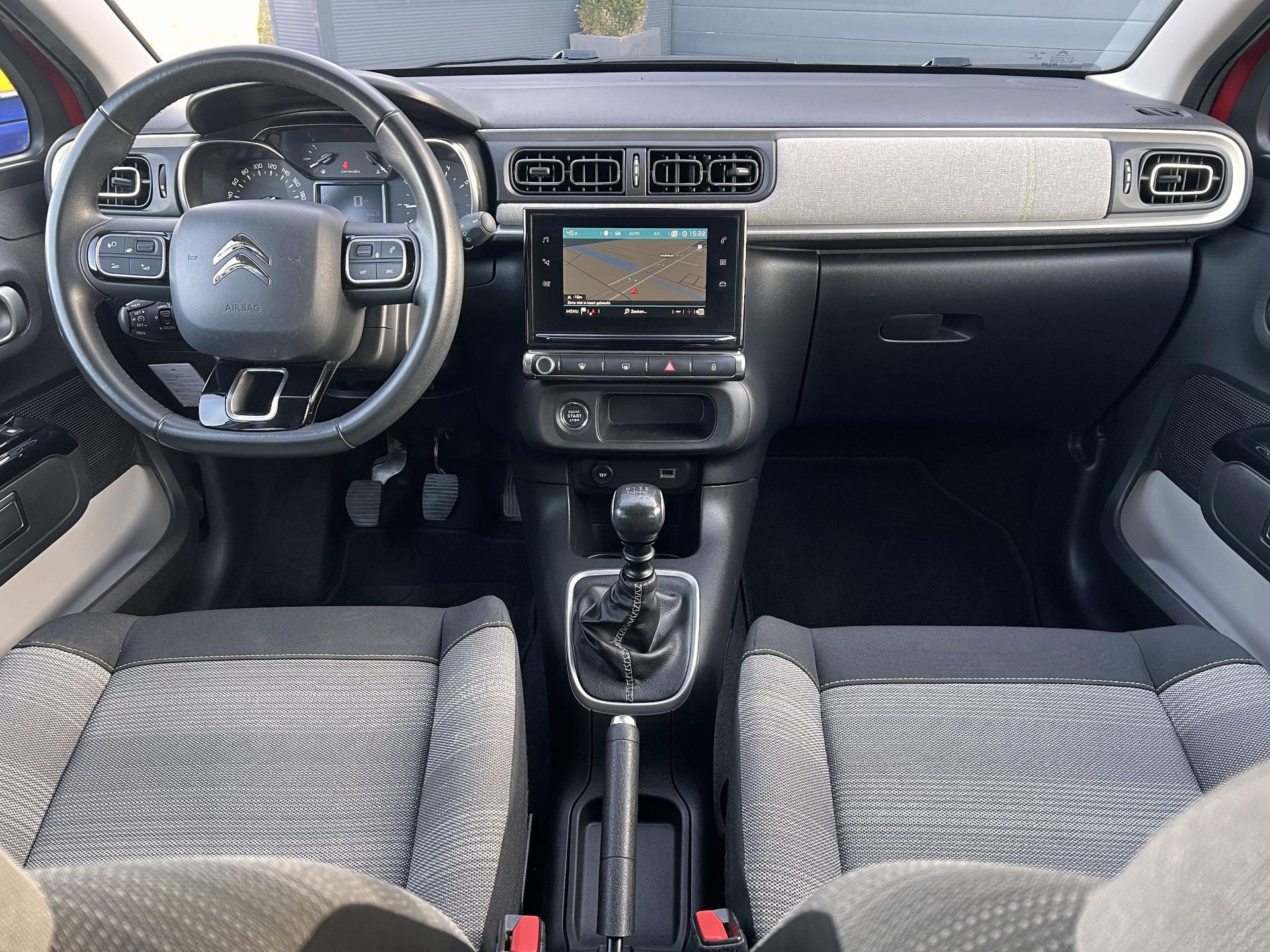 Citroen C3 1.2 PureTech S&S Shine 110pk,D-riem vv in 2023,2e Eigenaar,Camera,Navi,Clima,Cruise,Pdc V+A,APK tot 01-2027