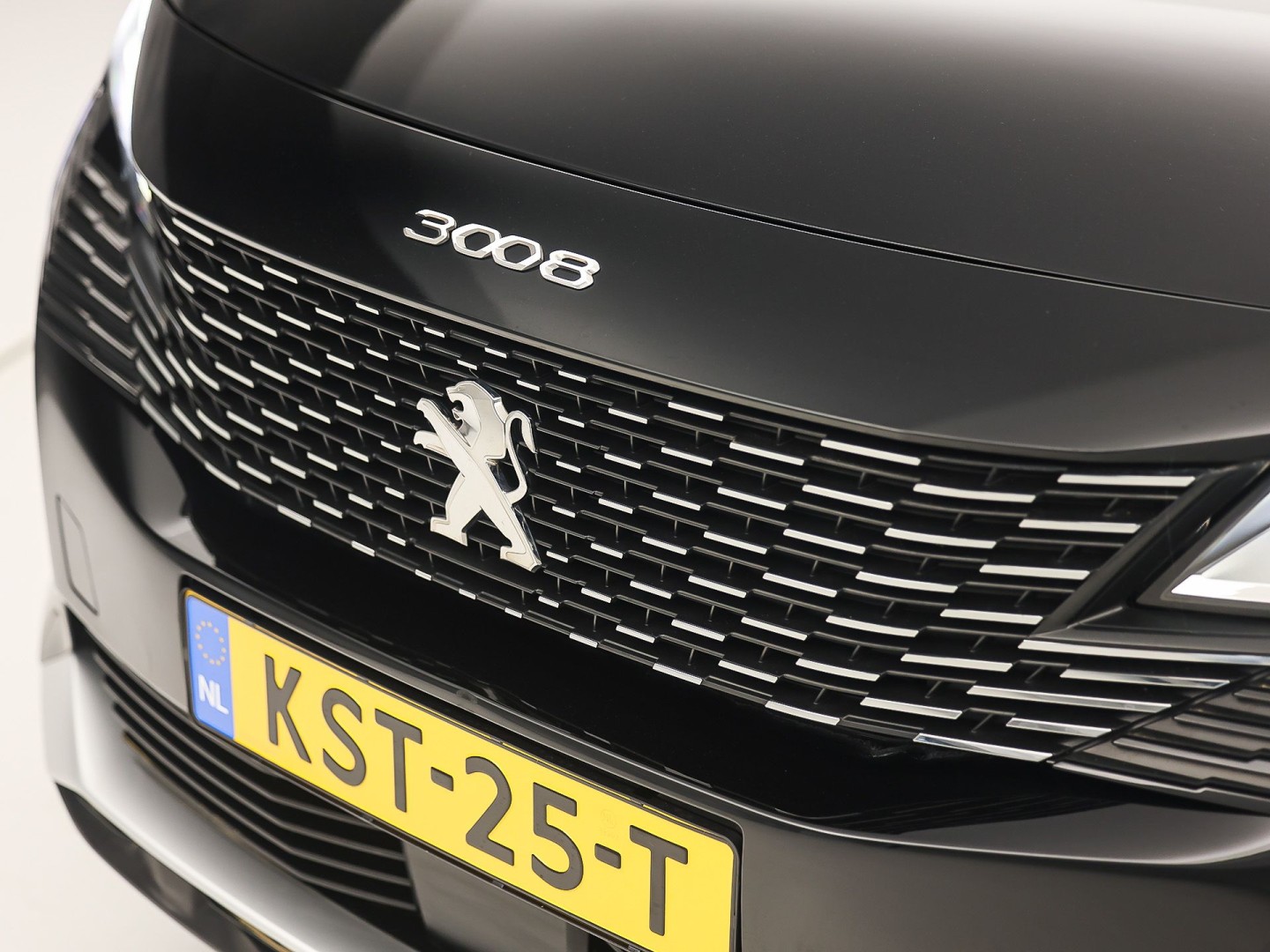 Peugeot 3008 1.6 HYbrid 225 Allure Sport 225Pk Automaat (APPLE CARPLAY, GROOT NAVI, 99% SOH, 360 CAMERA, LEDER, SPORTSTOELEN, ZWART HEMEL, GETINT GLAS, NIEUWSTAAT)