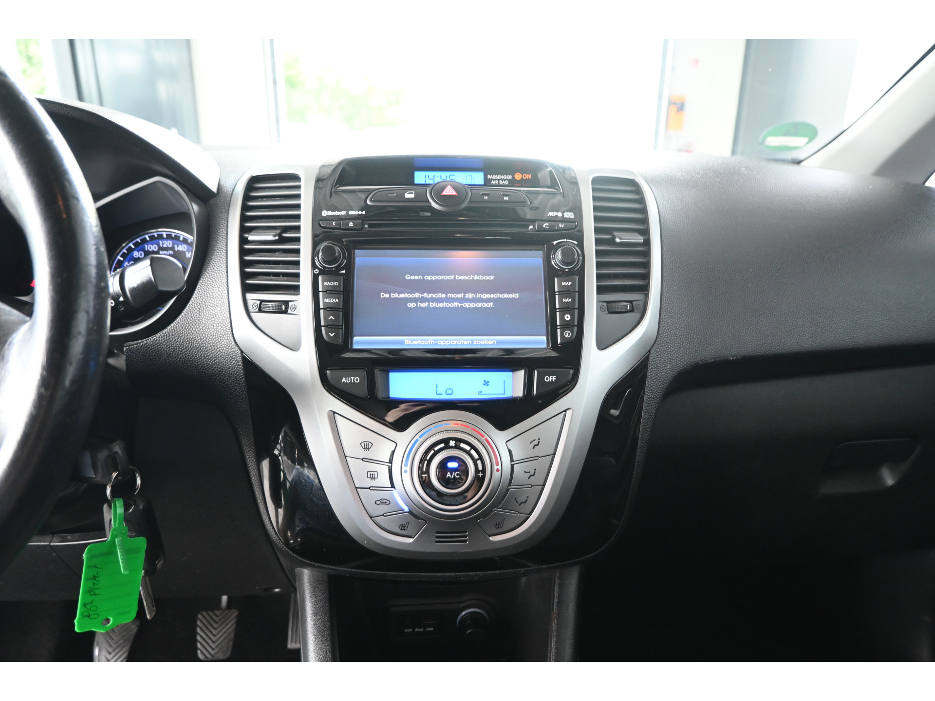 Hyundai ix20 1.4i i-Catcher Clima Navigatie Schuifdak Trekhaak Goed Onderhouden! Inruil Mogelijk!
