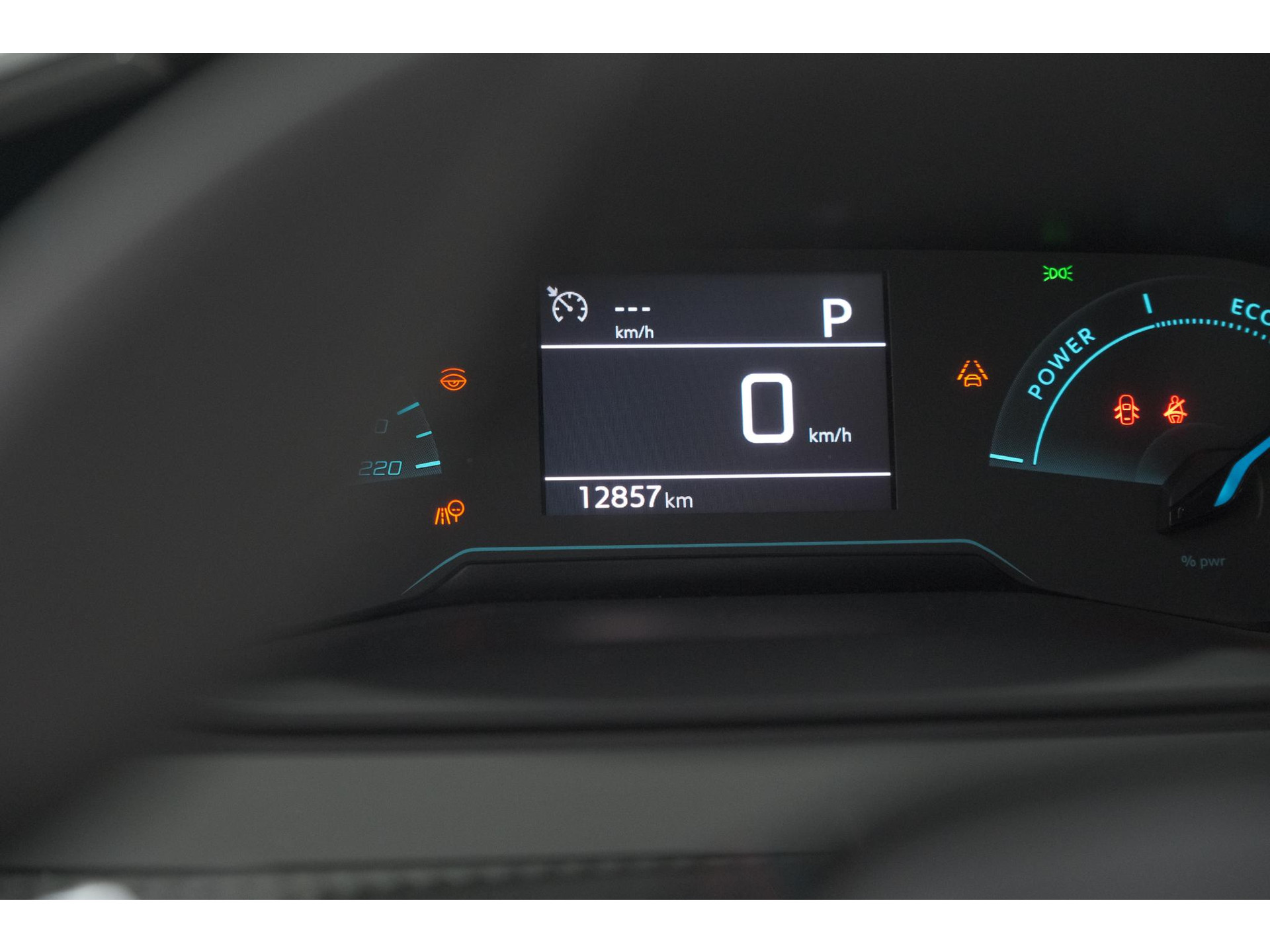 Peugeot 2008 Hybrid 136 e-DCS6 Style | Apple Carplay | Parkeersensoren | Climate control