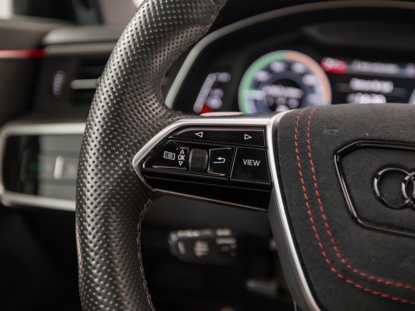 Audi A6 55 TFSI e Quattro S-Line Competition 367Pk Automaat (PANORAMADAK, CARBON PACK, BANG&OLUFSEN, APPLE CARPLAY, CAMERA, MEMORY SEATS, GETINT GLAS, HEAD-UP DISPLAY, ADAPTIVE CRUISE, SFEERVERLICHTING, NIEUWSTAAT)