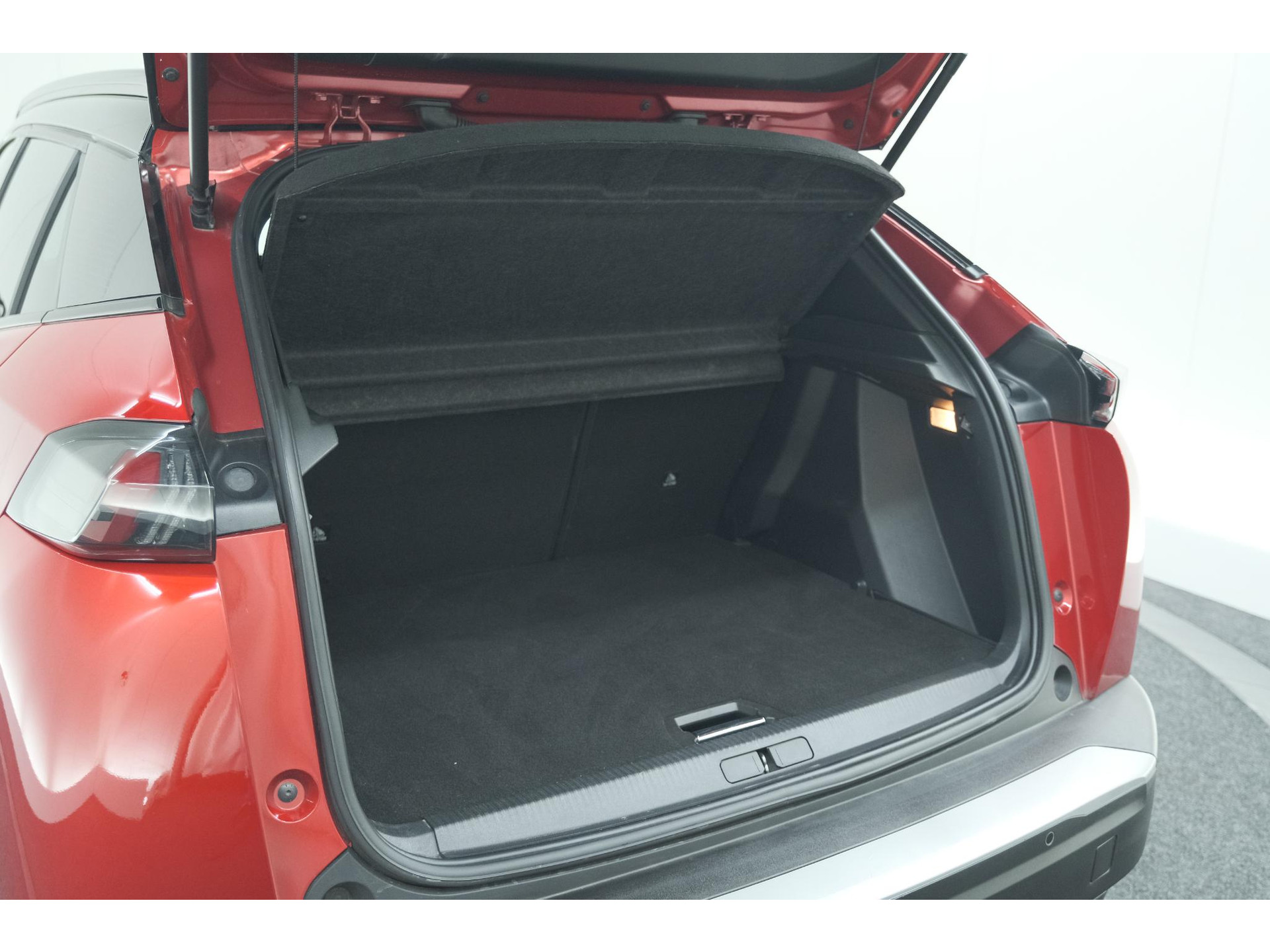 Peugeot 2008 PureTech 130 GT-Line | Trekhaak | Camera | Apple Carplay | Parkeersensoren