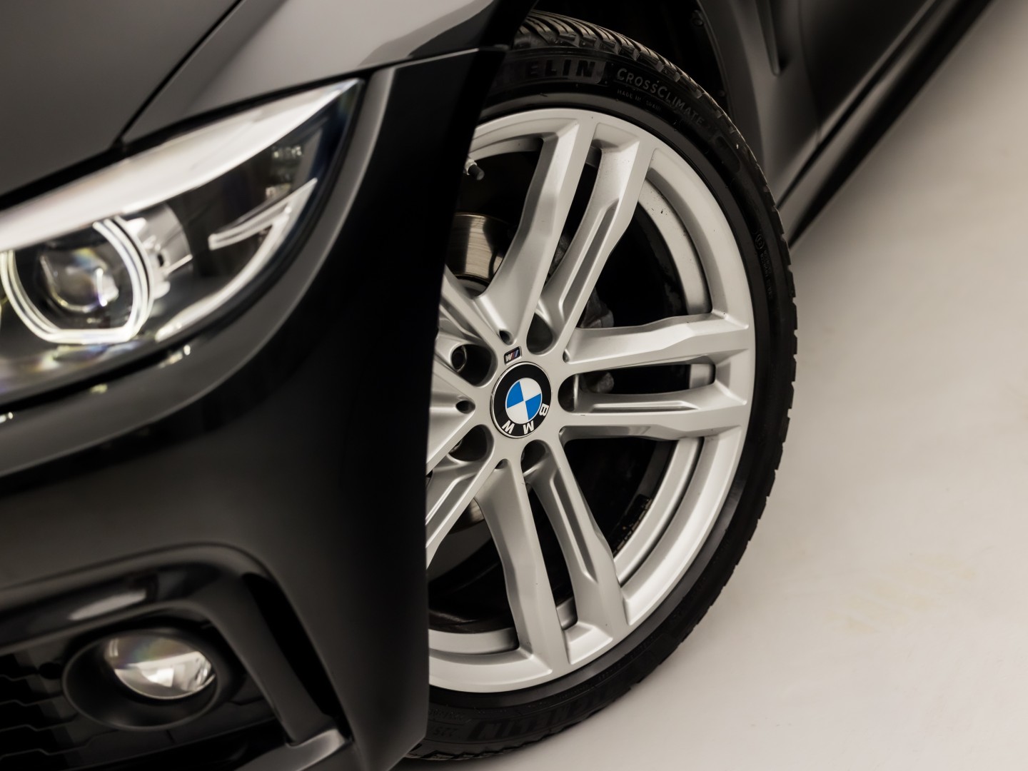 BMW 4-serie Gran Coupé 418i M Sport Automaat (SCHUIFDAK, M PAKKET, GROOT NAVI, HARMAN/KARDON, STOELVERWARMING, GETINT GLAS, SPORTSTOELEN, PARKEERSENSOREN, NIEUWE APK, NIEUWSTAAT)