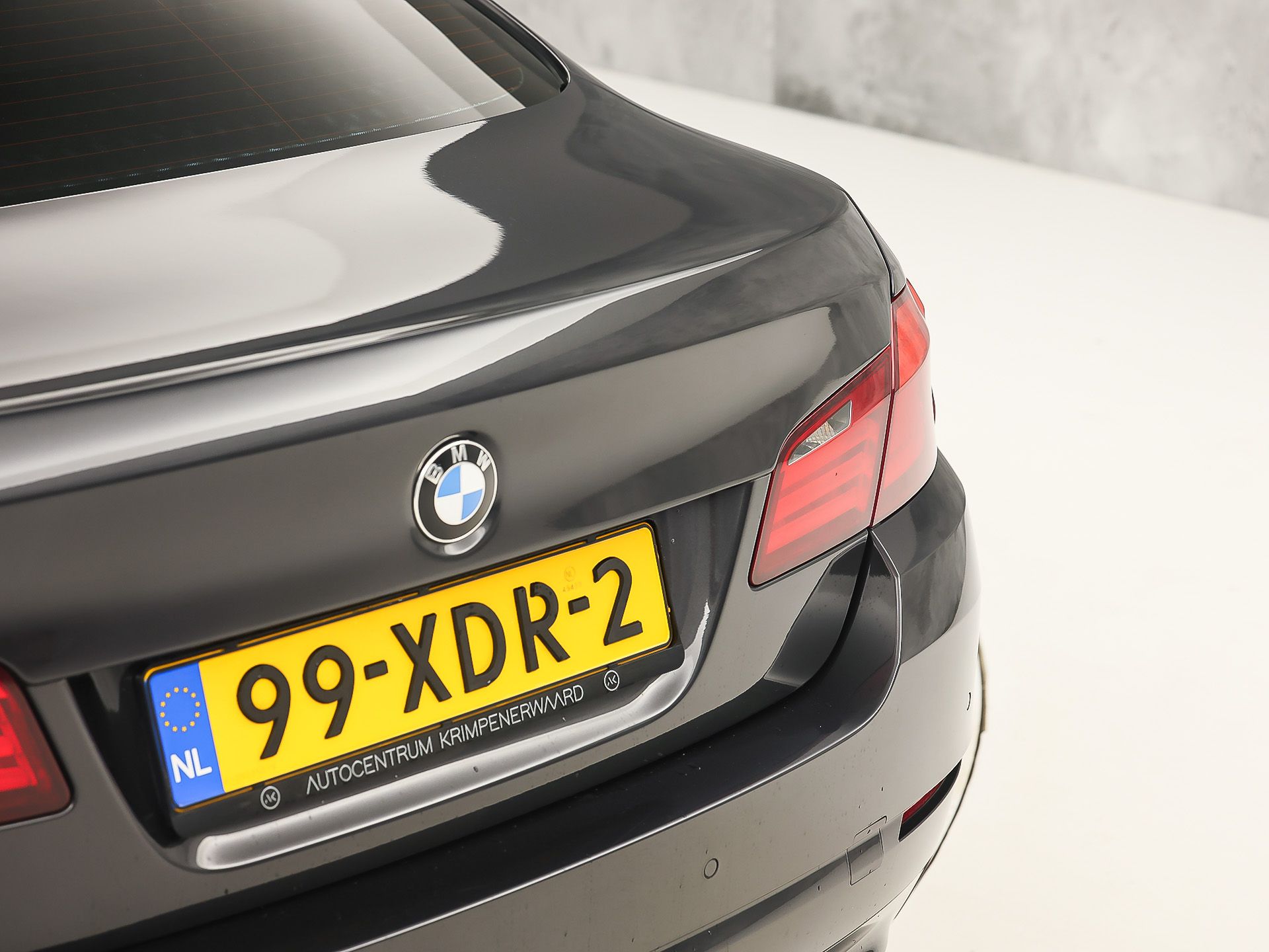 BMW 5 Serie 528i High Executive 245Pk Automaat (SCHUIFDAK, GROOT NAVI, LEDER, GETINT GLAS, ELEK SPORTSTOELEN, ZWART HEMEL, STOELVERWARMING, PARKEERSENSOREN, XENON, NIEUWSTAAT)