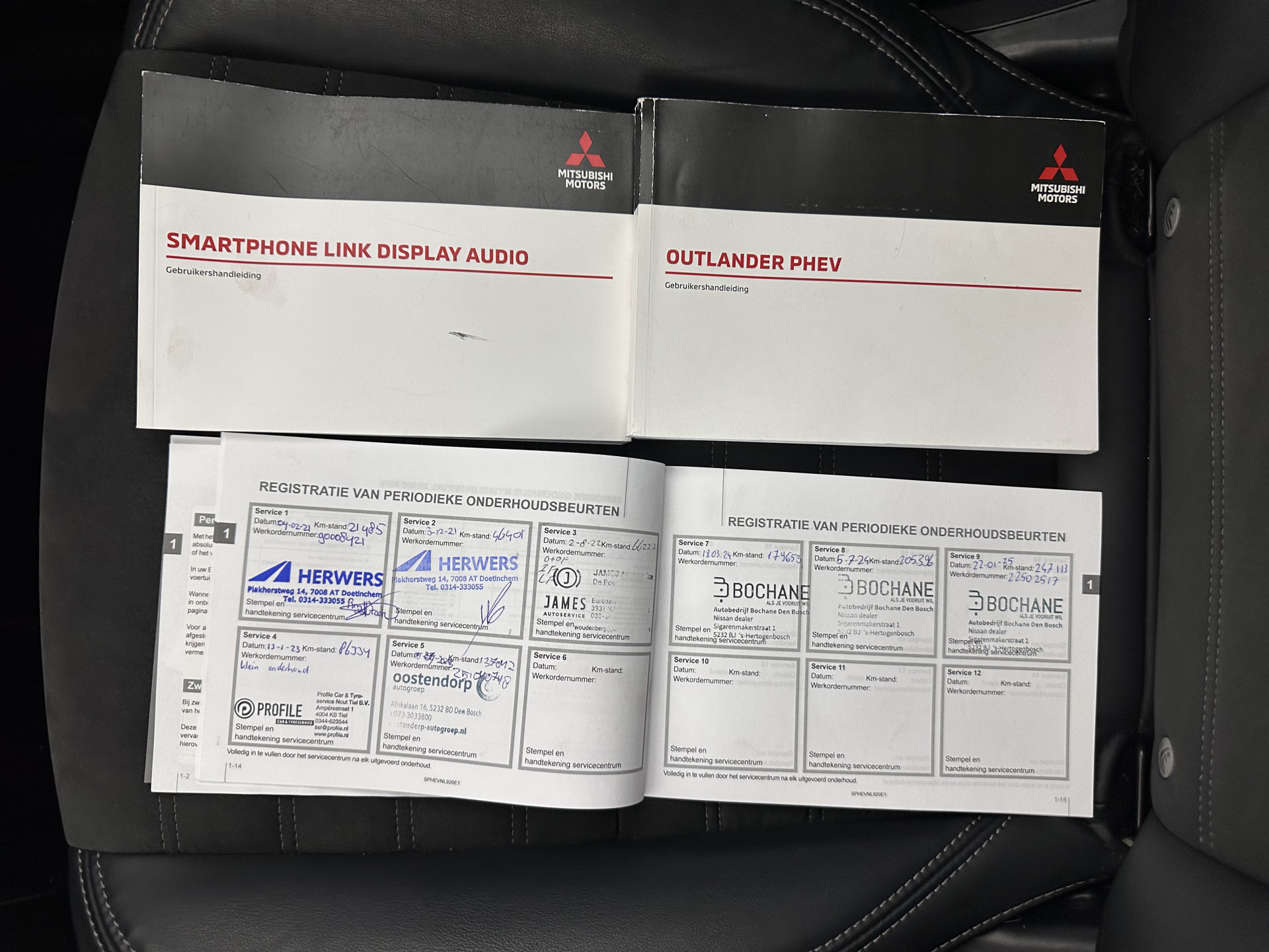 Mitsubishi Outlander 2.4 PHEV Intense AWD (Plug-in) (INCL-BTW) *LEATHER-ALCANTARA | FULL-LED | KEYLESS | BLINDSPOT | CAMERA | HEATED-COMFORTSEATS | ECC | SHIFTPADDLES | PDC | CRUISE | PRIVACYGLASS | DAB | TOWBAR | CARPLAY | 18''ALU*