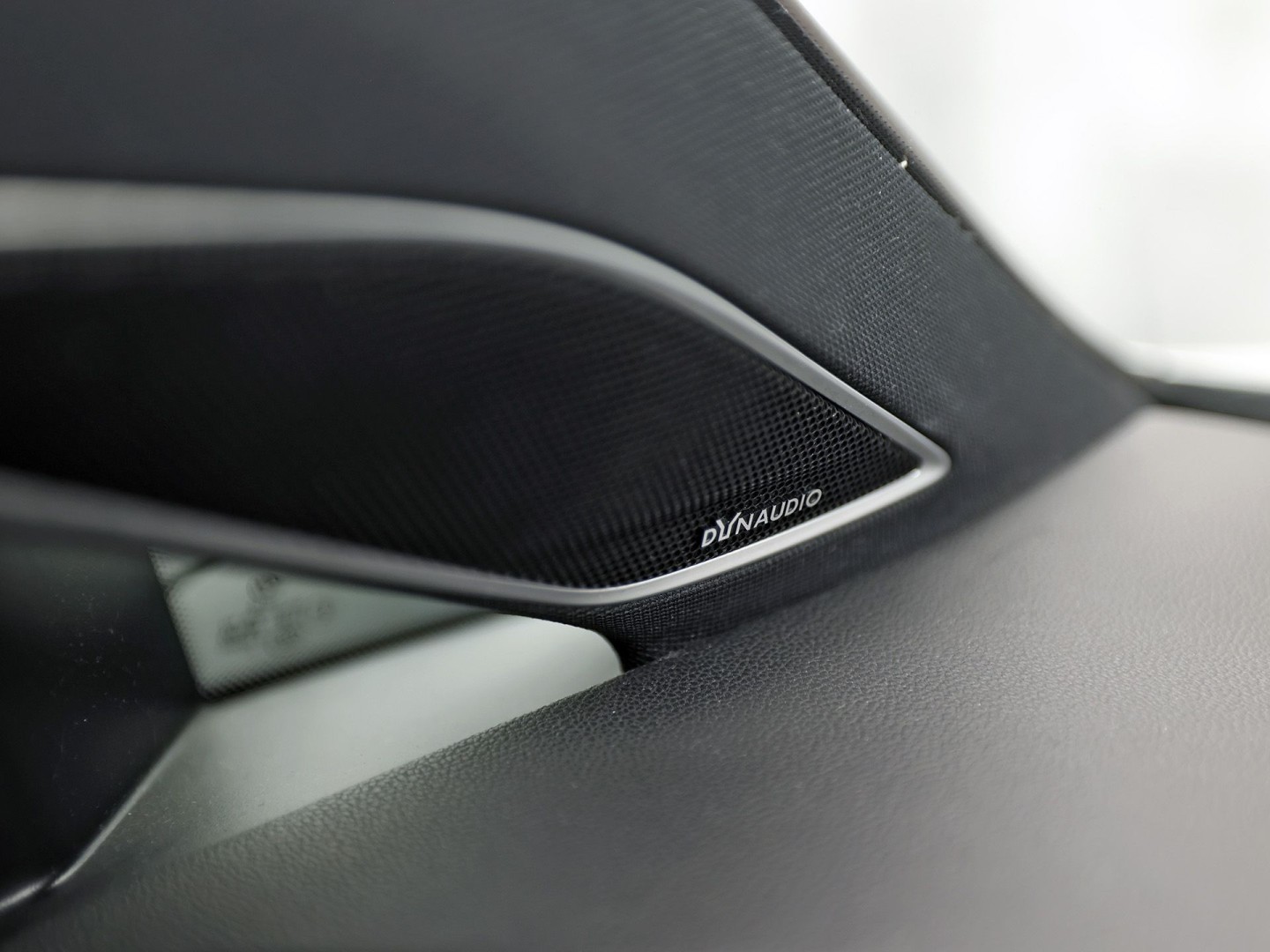 Volkswagen Golf 2.0 TSI GTI Performance 245Pk Automaat (VIRTUAL COCKPIT, APPLE CARPLAY, GROOT NAVI, MODE KNOP, DYNAUDIO, CAMERA, STOELVERWARMING, ADAPTIVE CRUISE, DODEHOEK DETECTOR, NIEUWSTAAT)