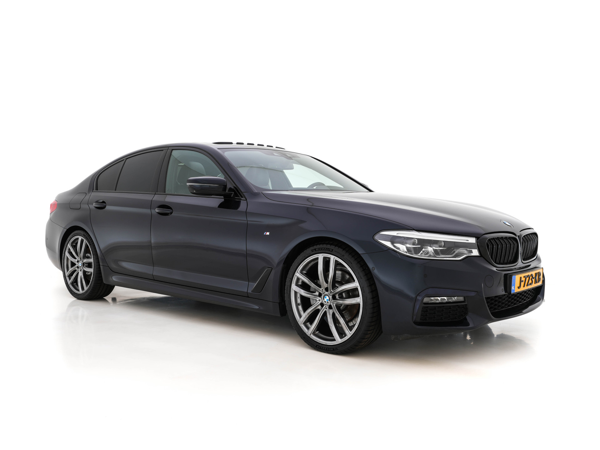 BMW 5-serie 520d xDrive M-Sport-Pack High Executive (INCL-BTW) Aut. *PANO | LUXURY-LEATHER | FULL-LED | HEAD-UP | DIGI-COCKPIT | NAVI-FULLMAP | TOP-VIEW | MEMORY-PACK | ECC | AMBIENT-LIGHT | PDC | CRUISE | SHIFT-PADDLES | TOWBAR  | 20''ALU*