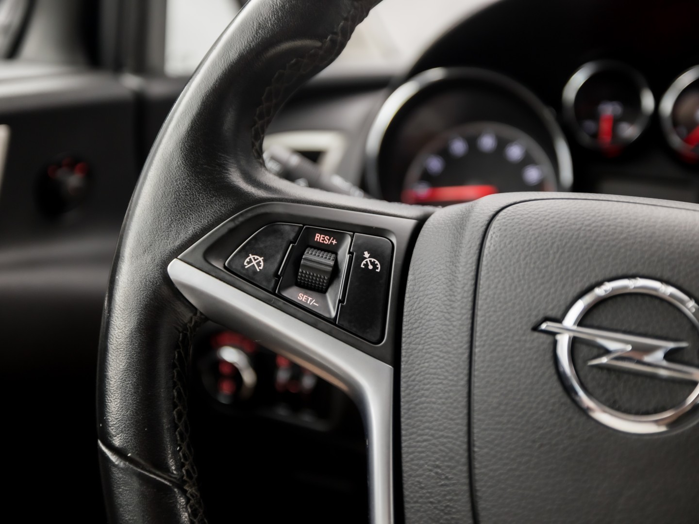 Opel Astra Sports Tourer 1.4 Turbo Sport (AIRCO, CRUISE, GETINT GLAS, SPORTSTOELEN, LM VELGEN, NIEUWE APK, NIEUWSTAAT)