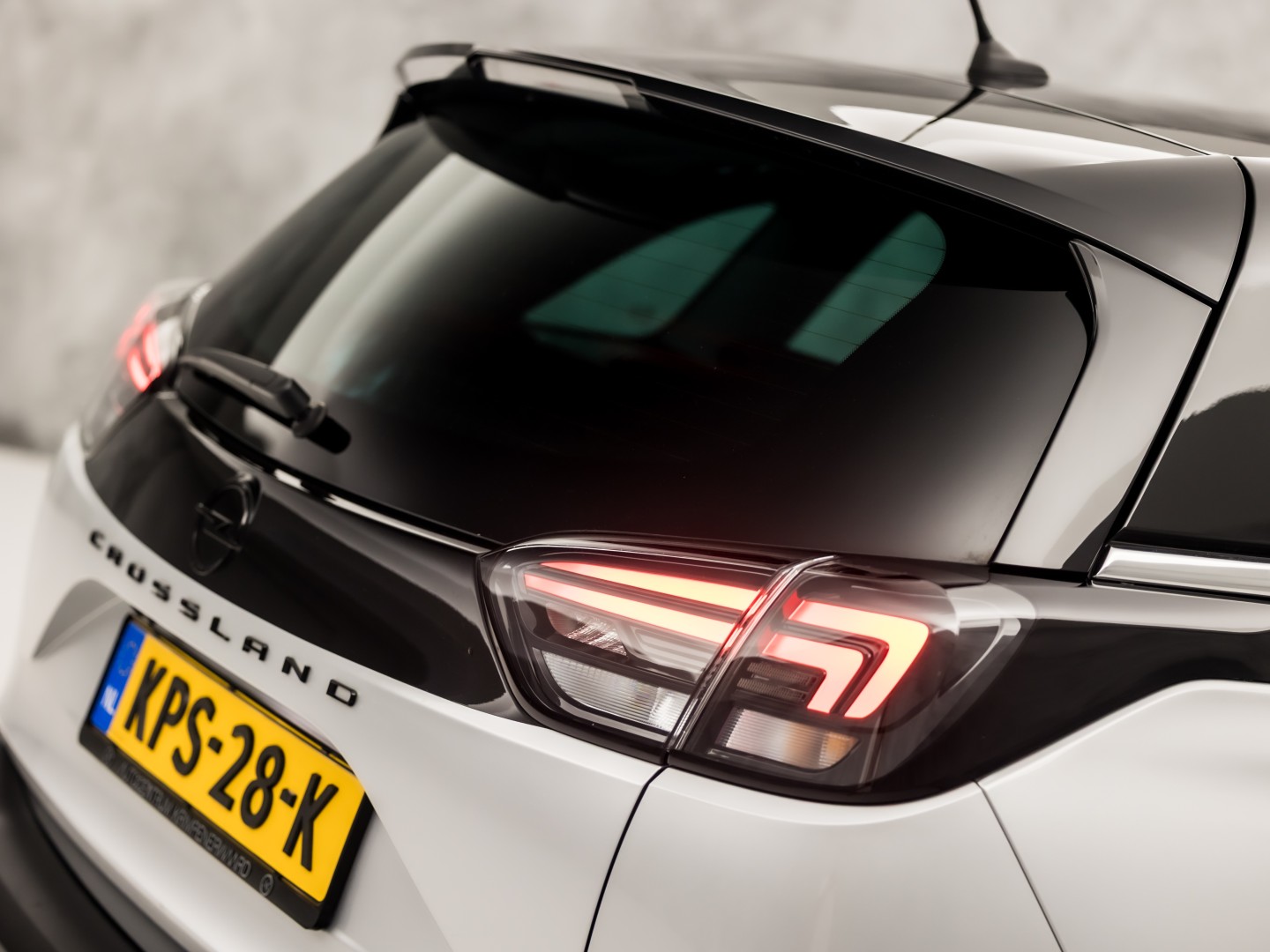 Opel Crossland 1.2 Turbo GS Sport Automaat 131Pk (TWO TONE, GROOT NAVI, APPLE CARPLAY, 360 CAMERA, LM VELGEN, STOELVERWARMING, NIEUWE APK, NIEUWSTAAT)