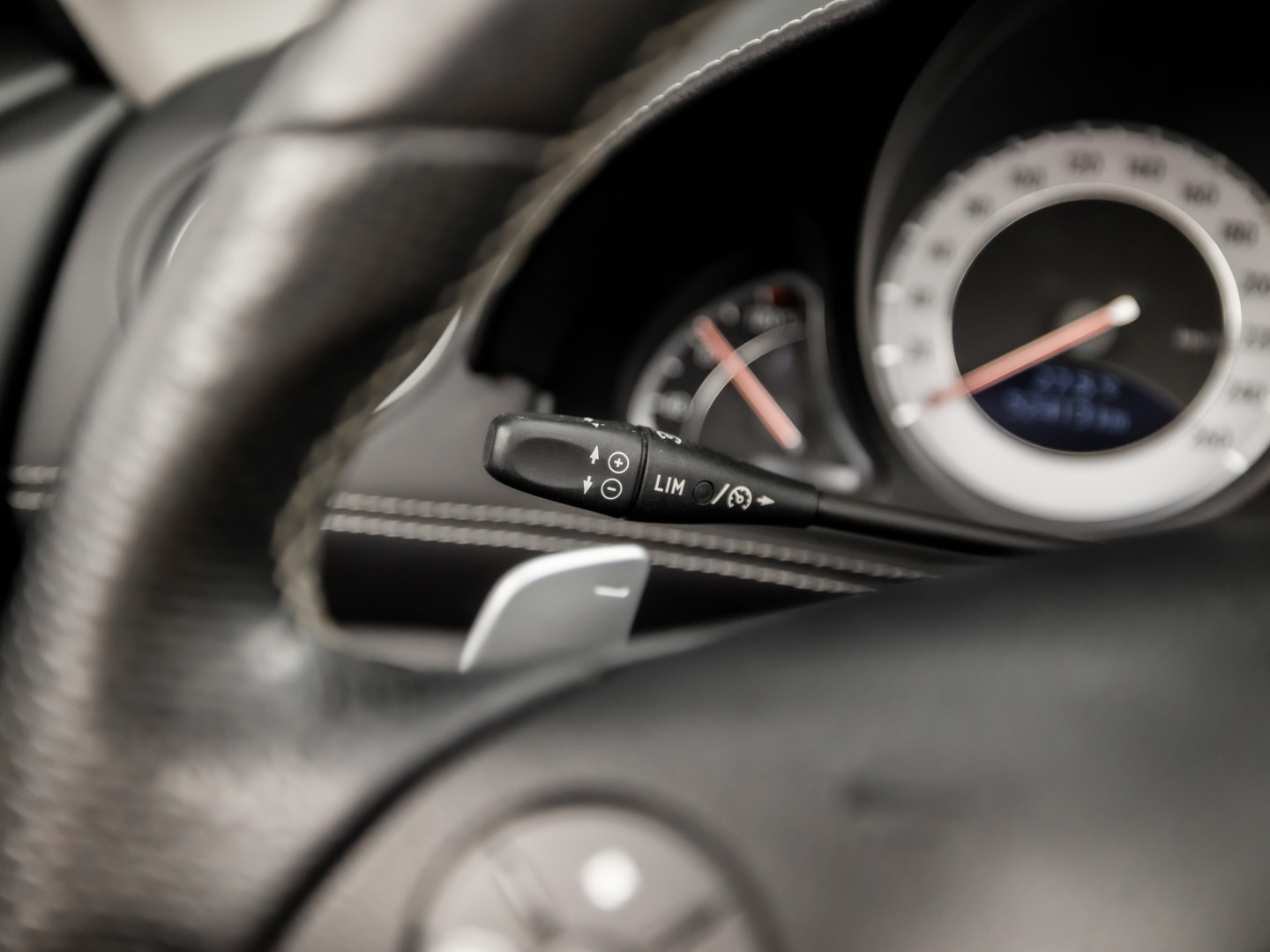 Mercedes-Benz SL-Klasse 280 AMG Sport 232Pk Automaat (NAVIGATIE, ORG. NL, LEDER, MEMORY SEATS, STOELVERWARMING, CRUISE, XENON, NIEUWE APK, NIEUWSTAAT)
