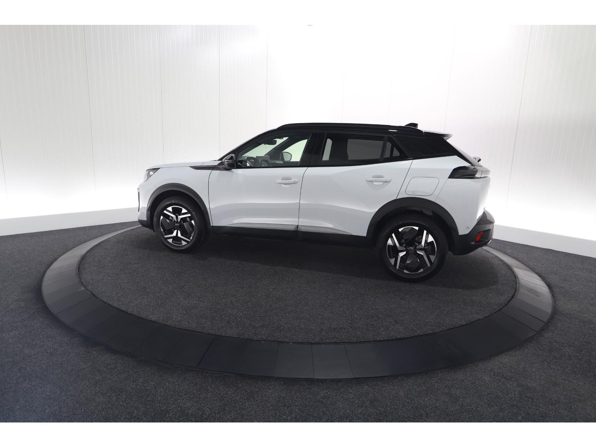 Peugeot 2008 PureTech 130 EAT8 GT | 360 Camera | Stoelmassage | Adaptieve Cruise Control | Dodehoekdetectie