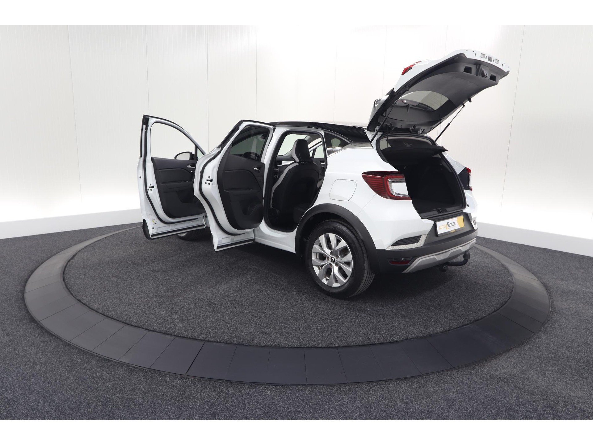 Renault Captur 1.6 E-Tech Plug-in Hybrid 160 Intens | Trekhaak | Camera | Adaptieve Cruise Control | Dodehoekdetectie