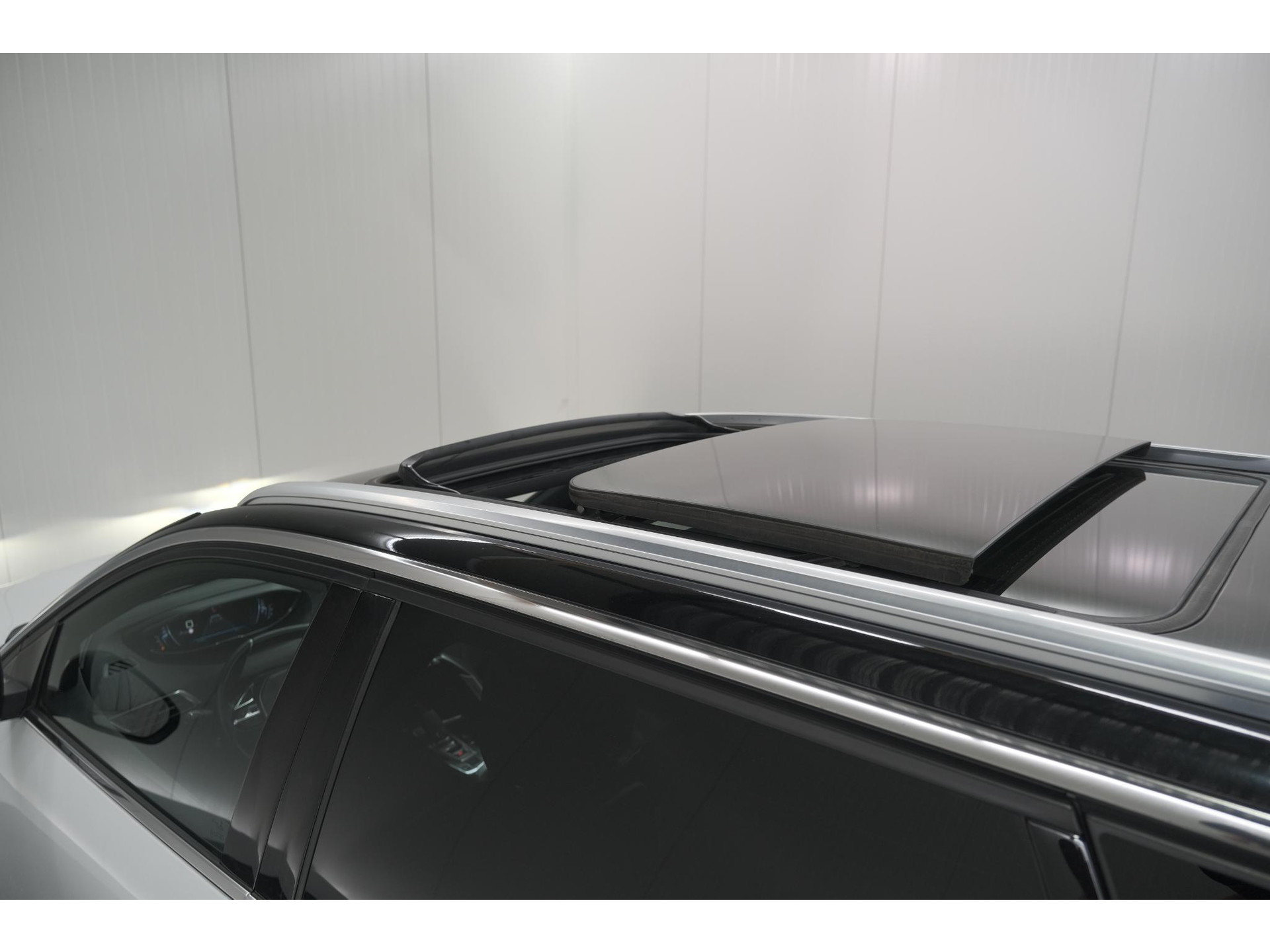 Peugeot 5008 PureTech 130 EAT8 GT-Line | Schuif-/Kanteldak | Trekhaak | Elektrische Kofferklep | Camera