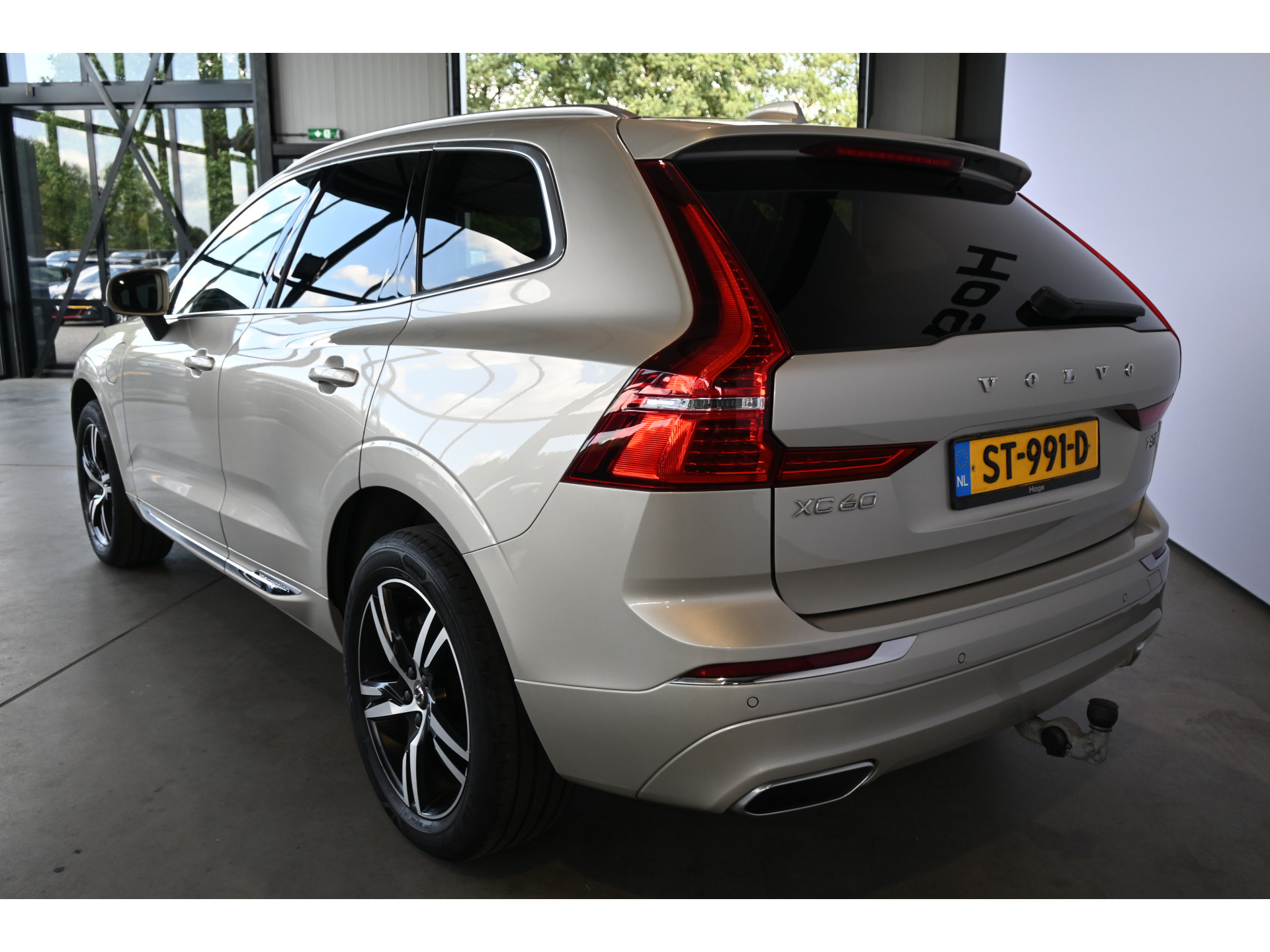 Volvo XC60 2.0 T8 Twin Engine AWD Inscription Harman/Kardon Navigatie Panoramadak Carplay Goed Onderhouden! Inruil Mogelijk!