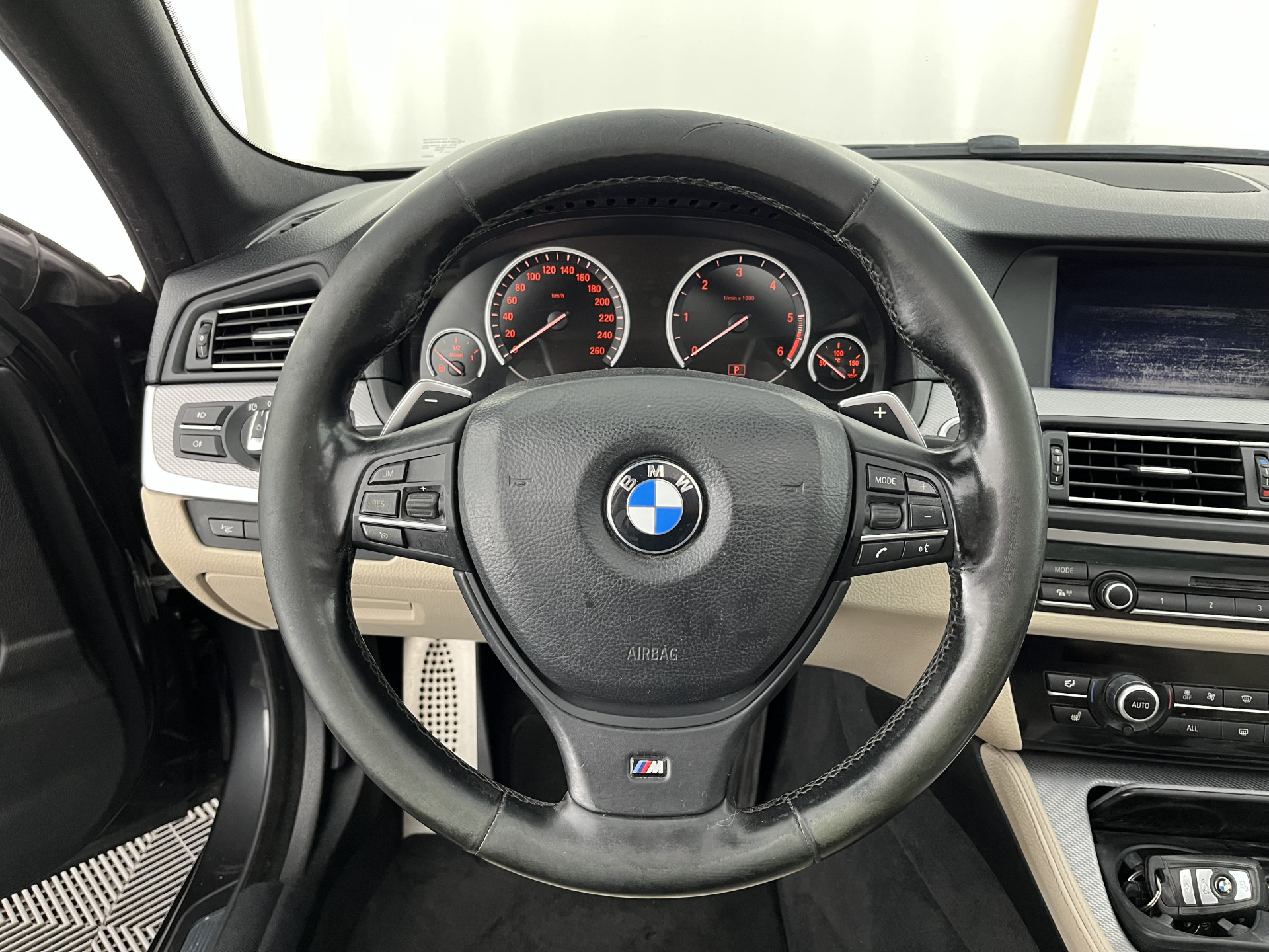BMW 5-serie Touring 520d M-Sportpack High Executive Aut. *PANO | LEATHER | XENON | HEATED-SPORTSEATS | HIFI-SOUND | NAVI-FULLMAP | PRIVACYGLASS | SHIFTPADDLES | HEAD-UP | 18''ALU*
