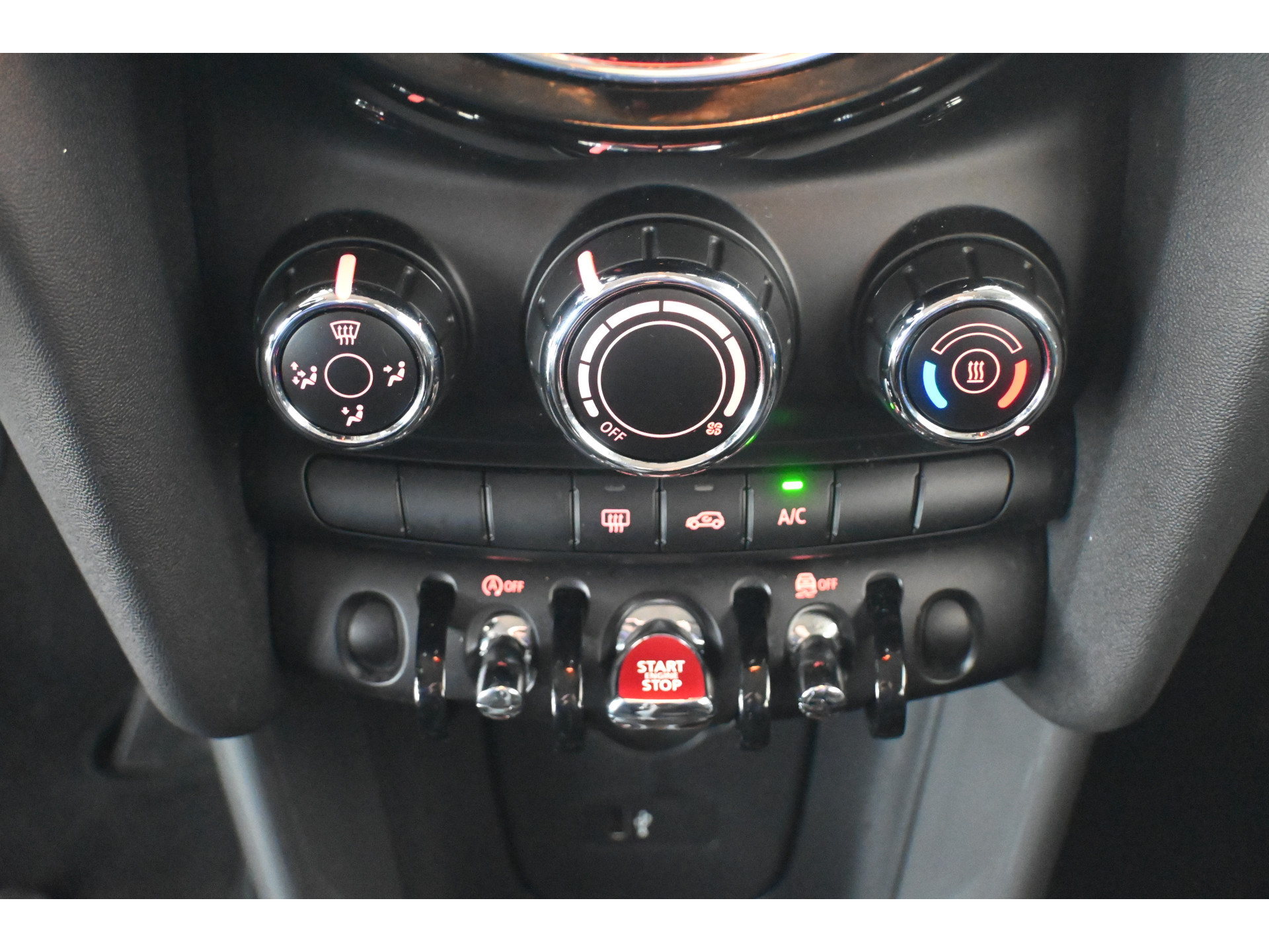 MINI Mini 1.5 Cooper Airco Navigatie LED Cruise Control Direct Leverbaar! Rijklaarprijs Inruil Mogelijk!