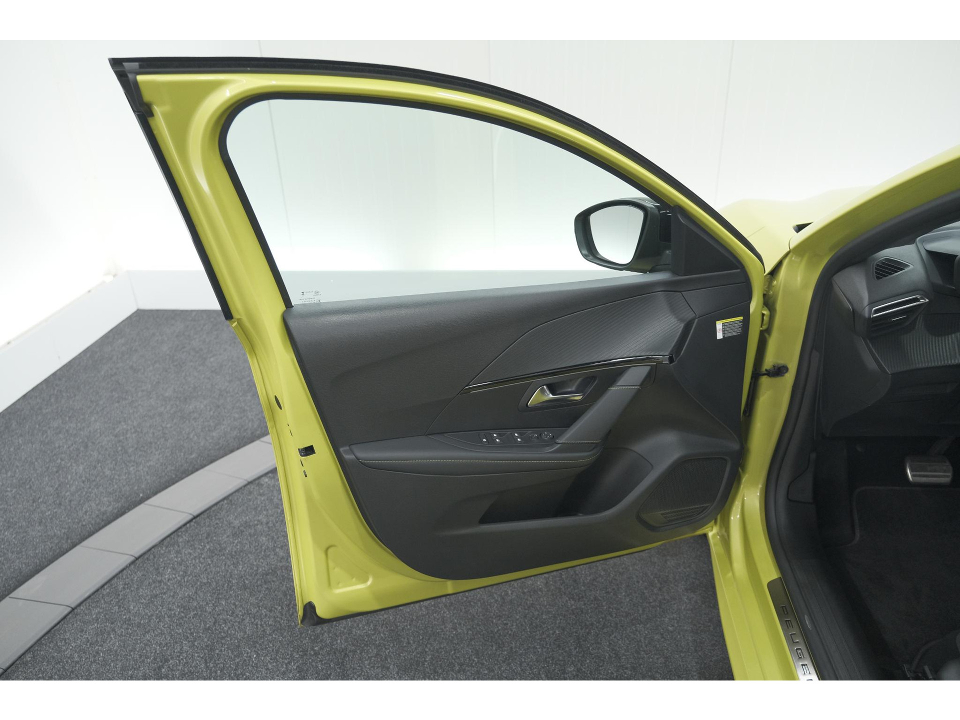 Peugeot 208 Hybrid 136 e-DCS6 GT | Camera | Apple Carplay | Parkeersensoren