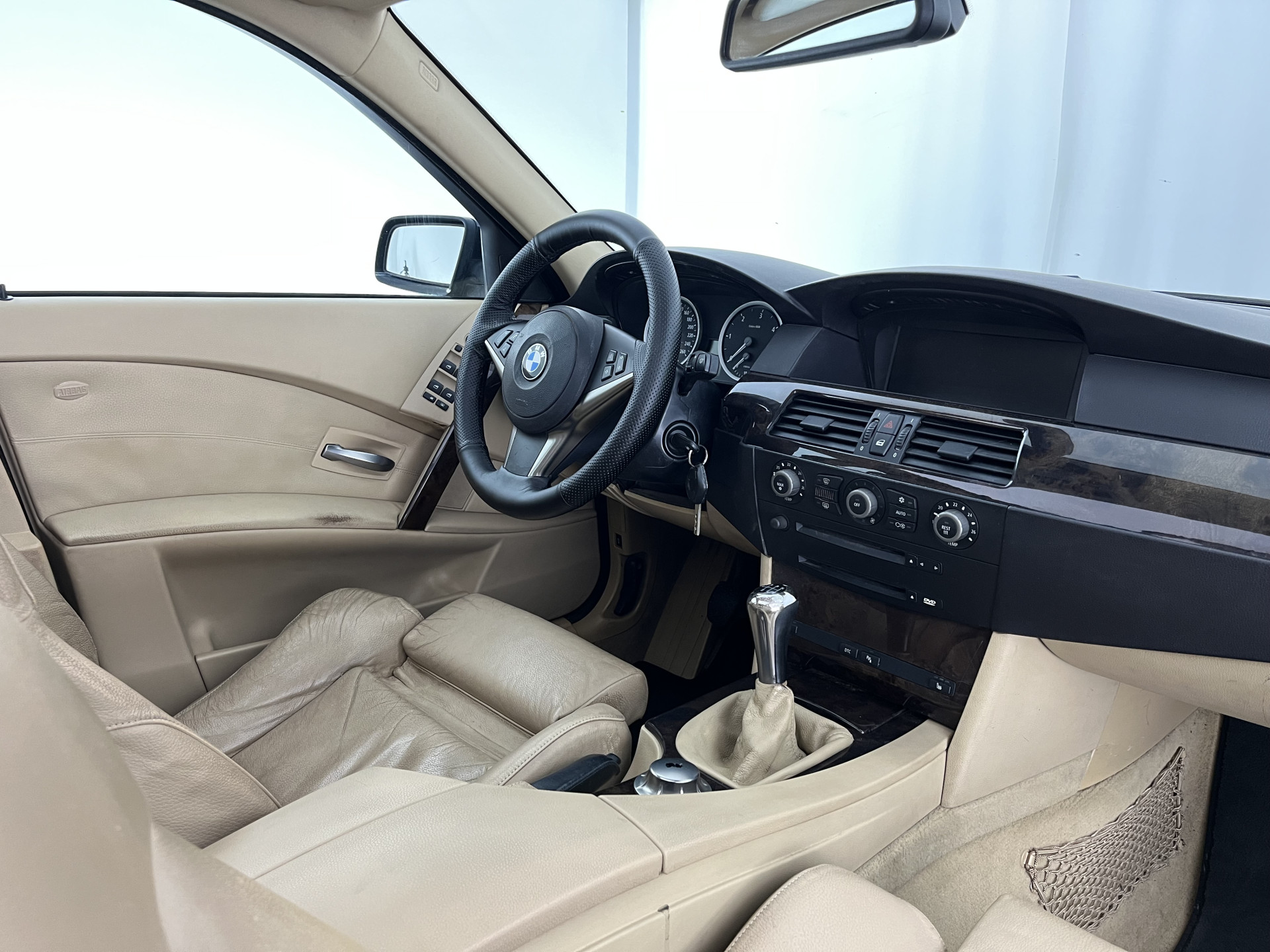 BMW 5-serie Touring 525d *PANO | LEATHER | NAVI-FULLMAP | HIFI-SOUND | ECC | HEATED-SPORTSEATS | PDC | CRUISE | TOWBAR | 16''ALU *