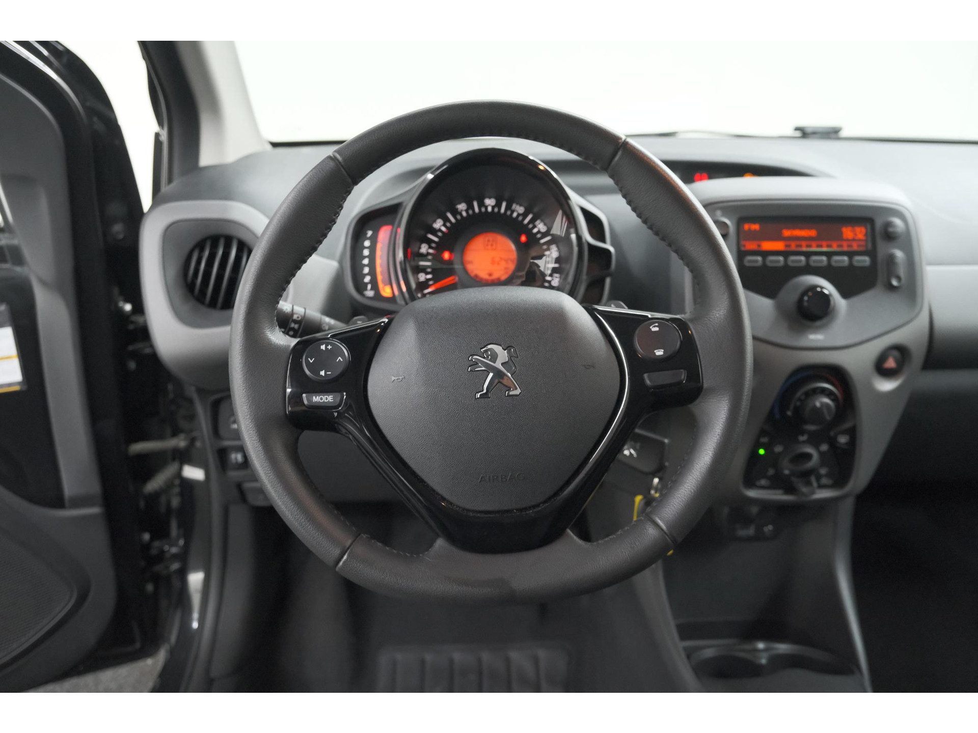 Peugeot 108 1.0 e-VTi Active | Unieke Auto! | Automaat | Airco | Getint Glas | Bluetooth Radio | 5 Deurs