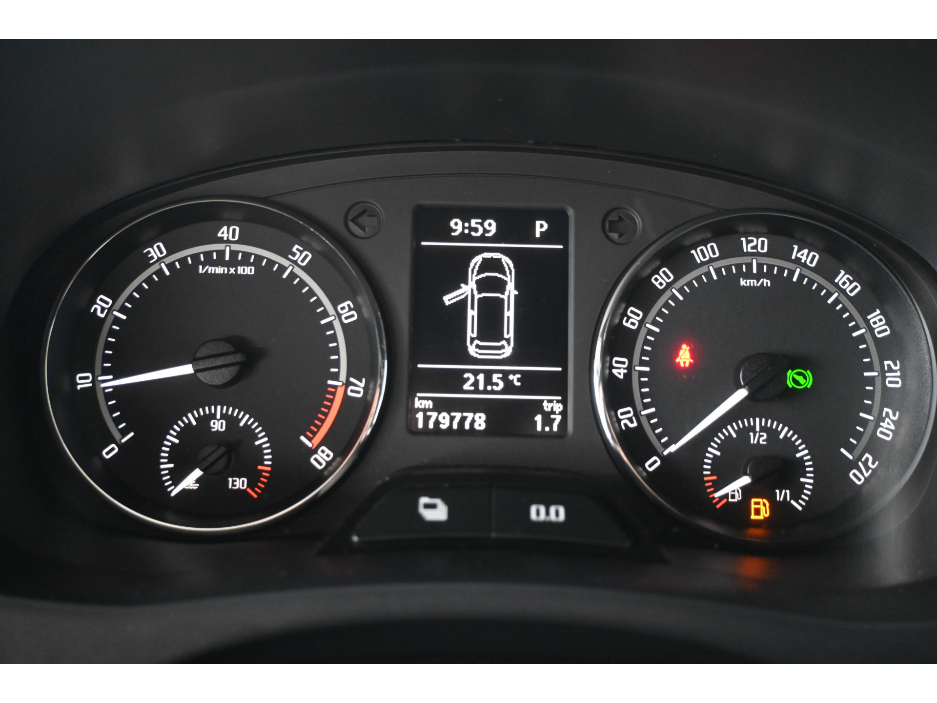 ŠKODA Fabia 1.4 TSI RS 180PK! Automaat Clima Carplay Cruise Control Stoelverwarming Inruil Mogelijk!
