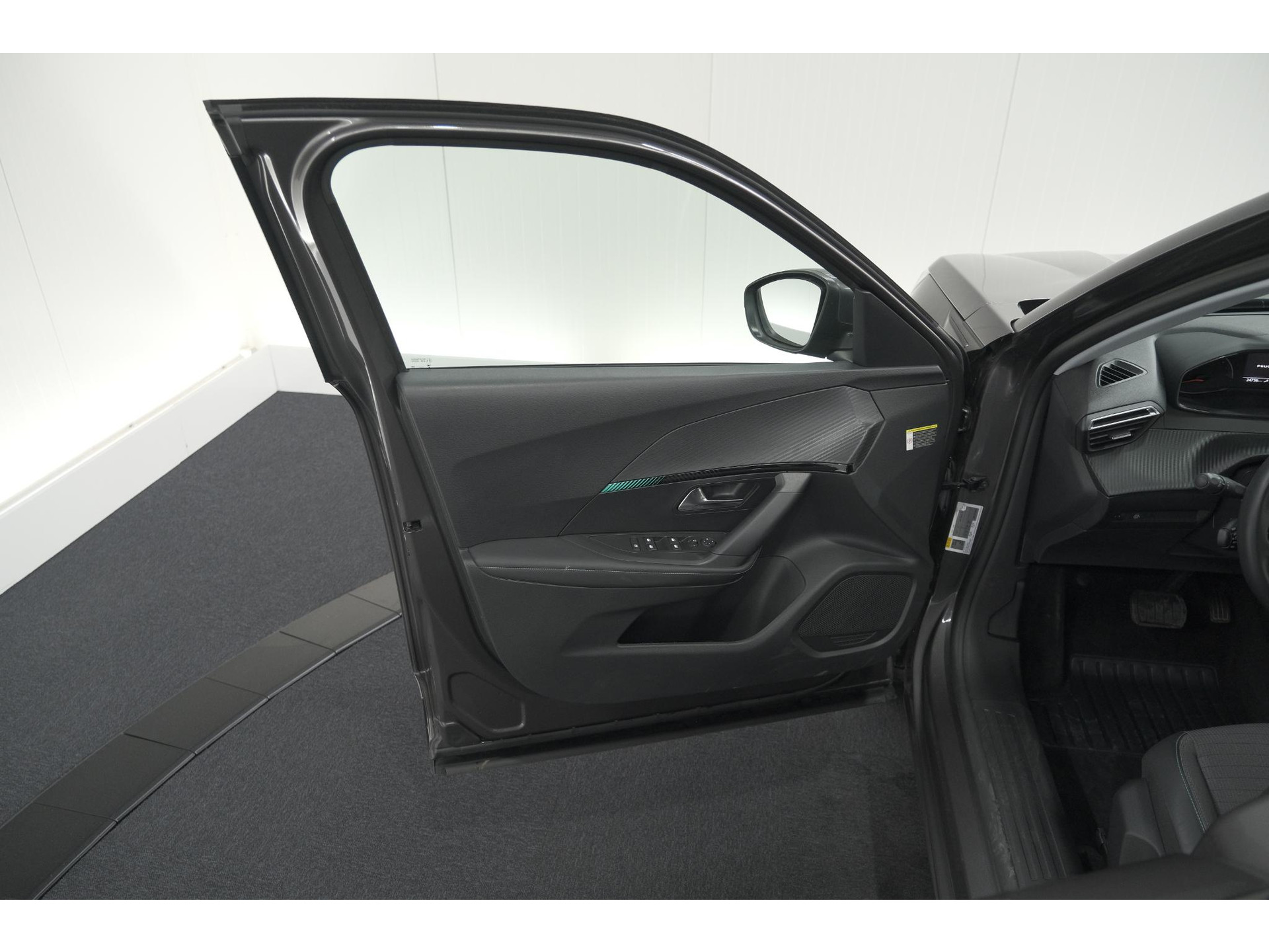 Peugeot 2008 PureTech 130 EAT8 Allure Pack | Trekhaak | Camera | Navigatie | Parkeersensoren