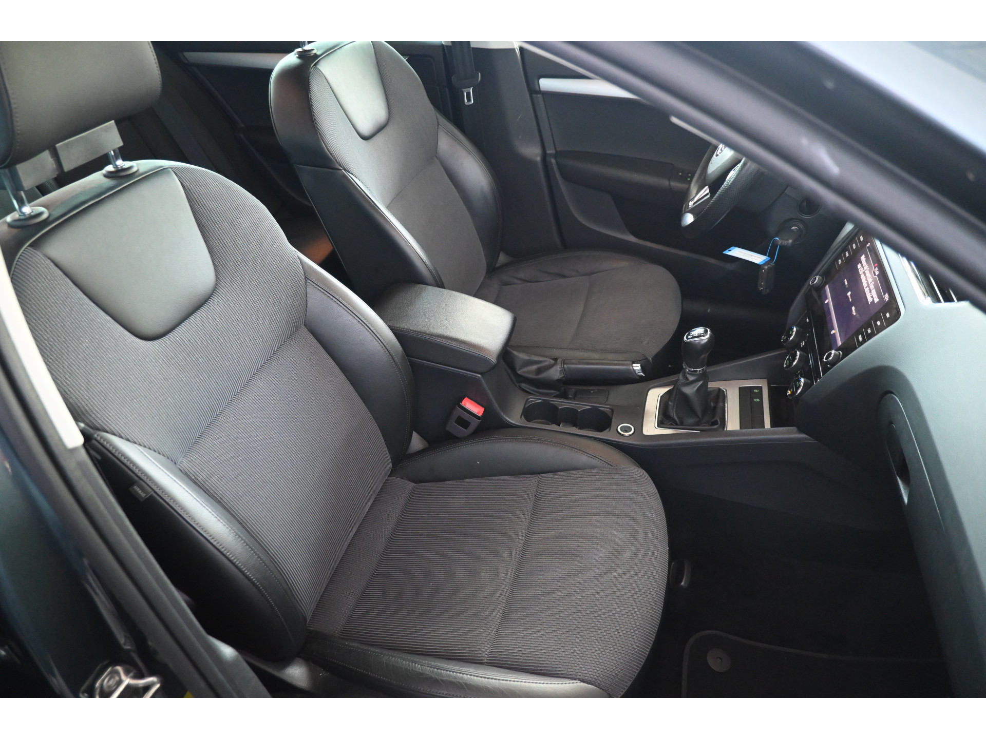 ŠKODA Octavia Combi 1.0 TSI Greentech Business Edition Nap! Navigatie Clima Cruise control Stoelverwarming PDC Inruil Mogelijk!