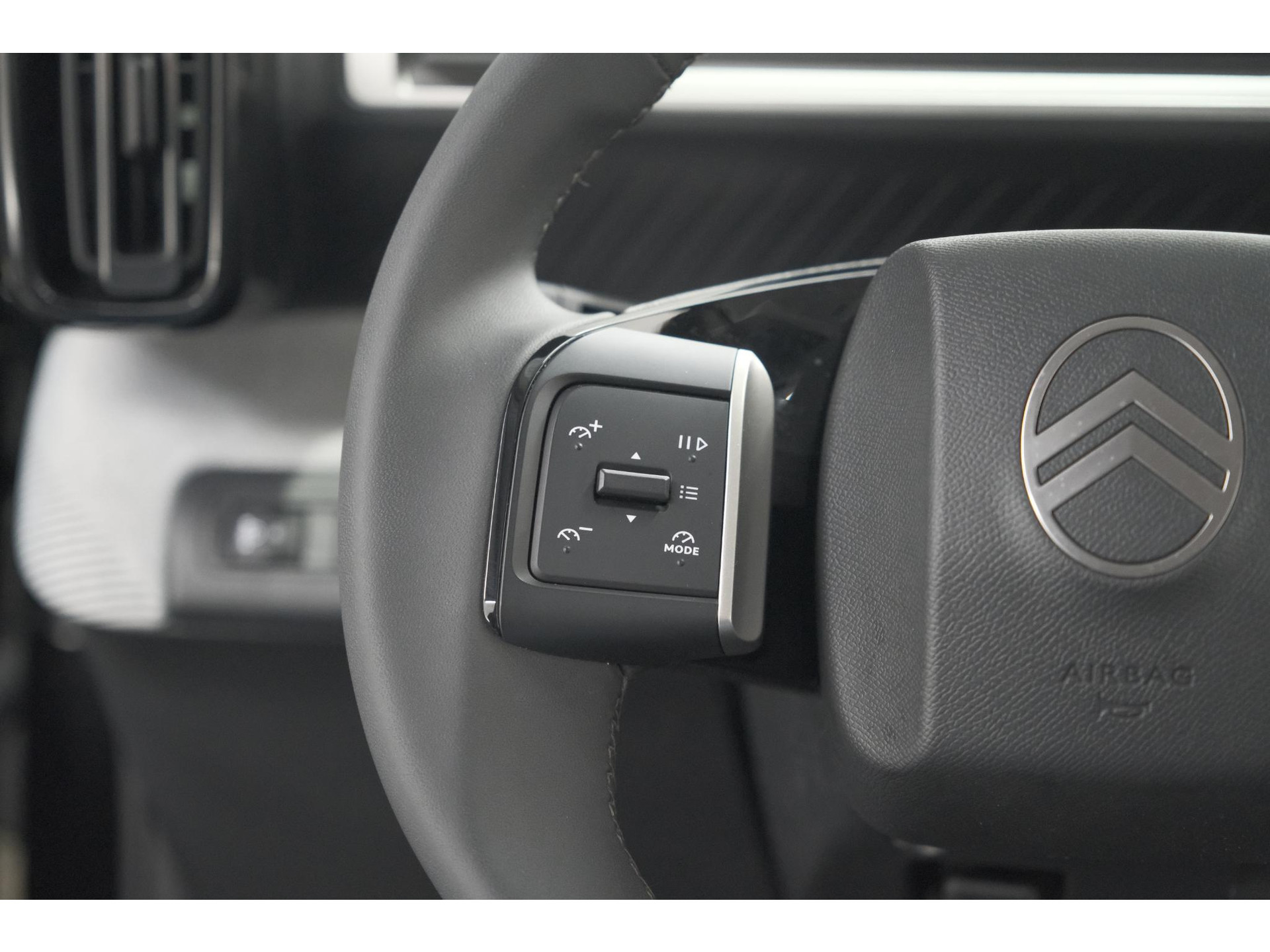 Citroen Ë-C3 Max 113pk 44 kWh | 7 KW Laadfunctie | Camera | Navigatie | Apple Carplay | Parkeersensoren