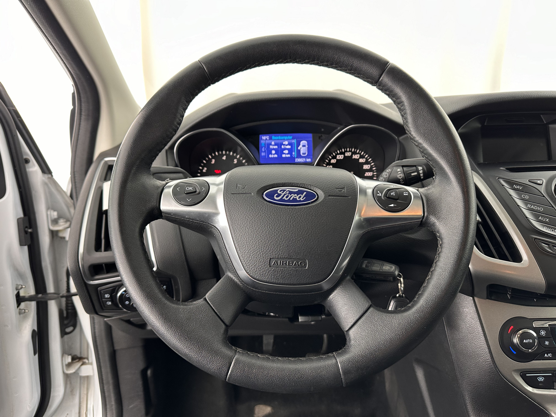 Ford Focus Wagon 1.0 EcoBoost Titanium MOTOR DEFECT !!!*NAVI-FULLMAP | COMFORT-SEATS | ECC | PDC | CRUISE | PARKPILOT | HEATED-SEATS | 16''ALU*