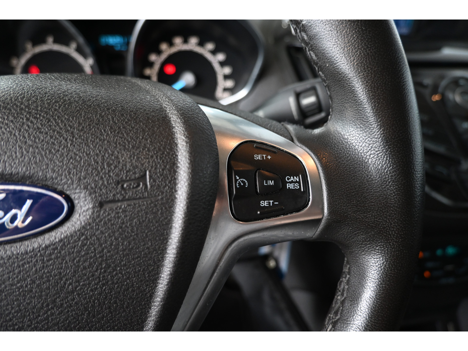 Ford Tourneo Courier 1.0 Titanium Clima Navigatie 2x Schuifdeur Stoelverwarming Cruise Control Rijklaarprijs! Inruil Mogelijk!