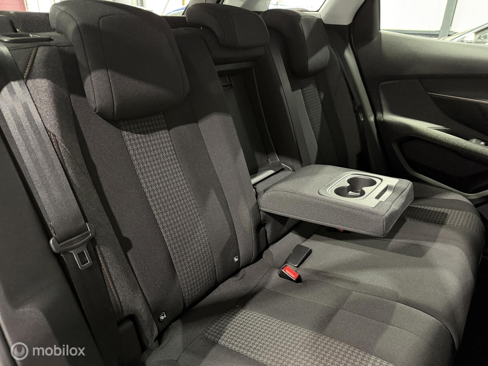 Peugeot 3008 1.2 PureTech Active|Automaat|CarPlay|Camera|Trekhaak|NAP