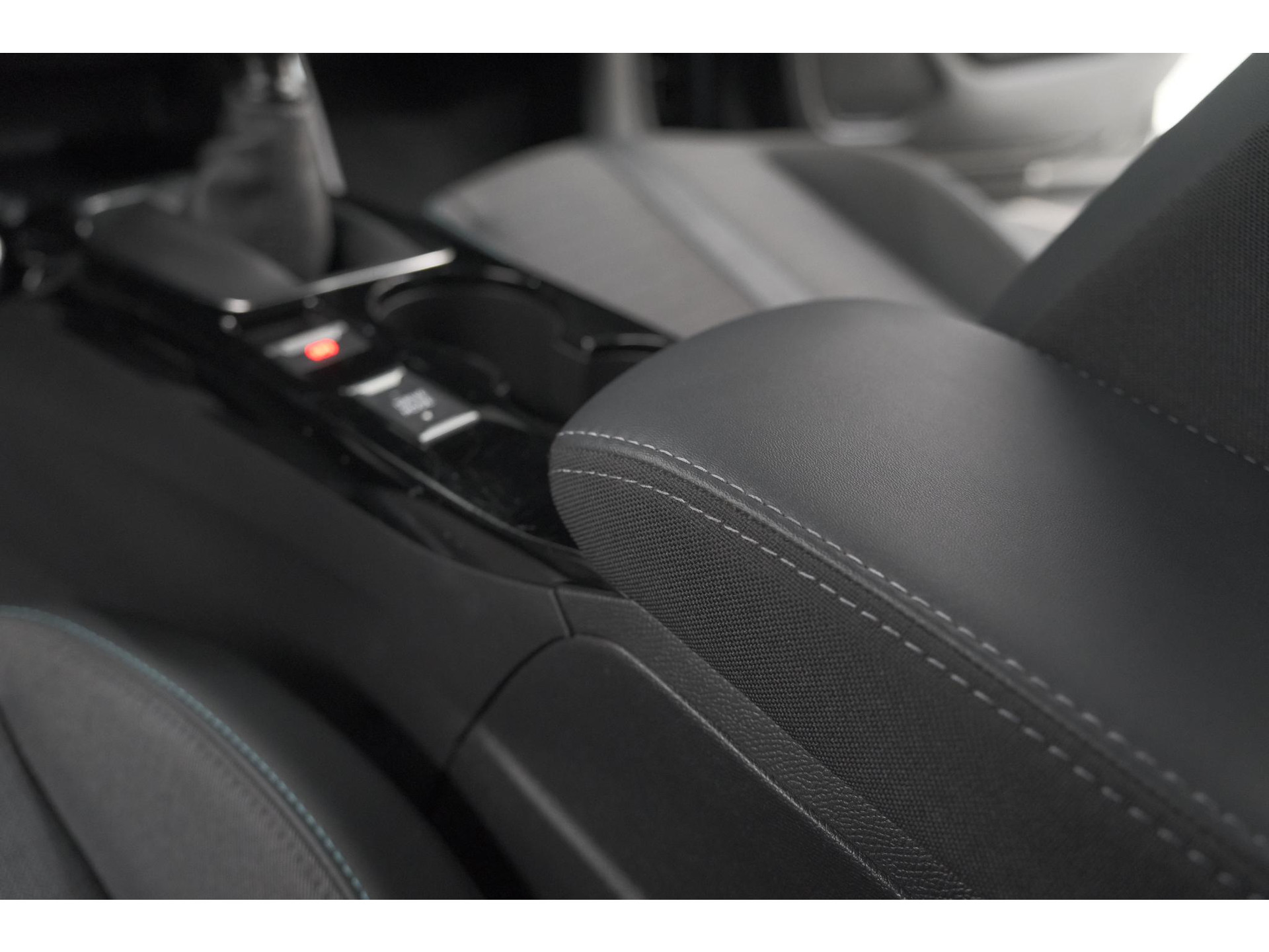Peugeot 208 PureTech 100 Allure Pack | Camera | Apple Carplay | Stoelverwarming | Parkeersensoren