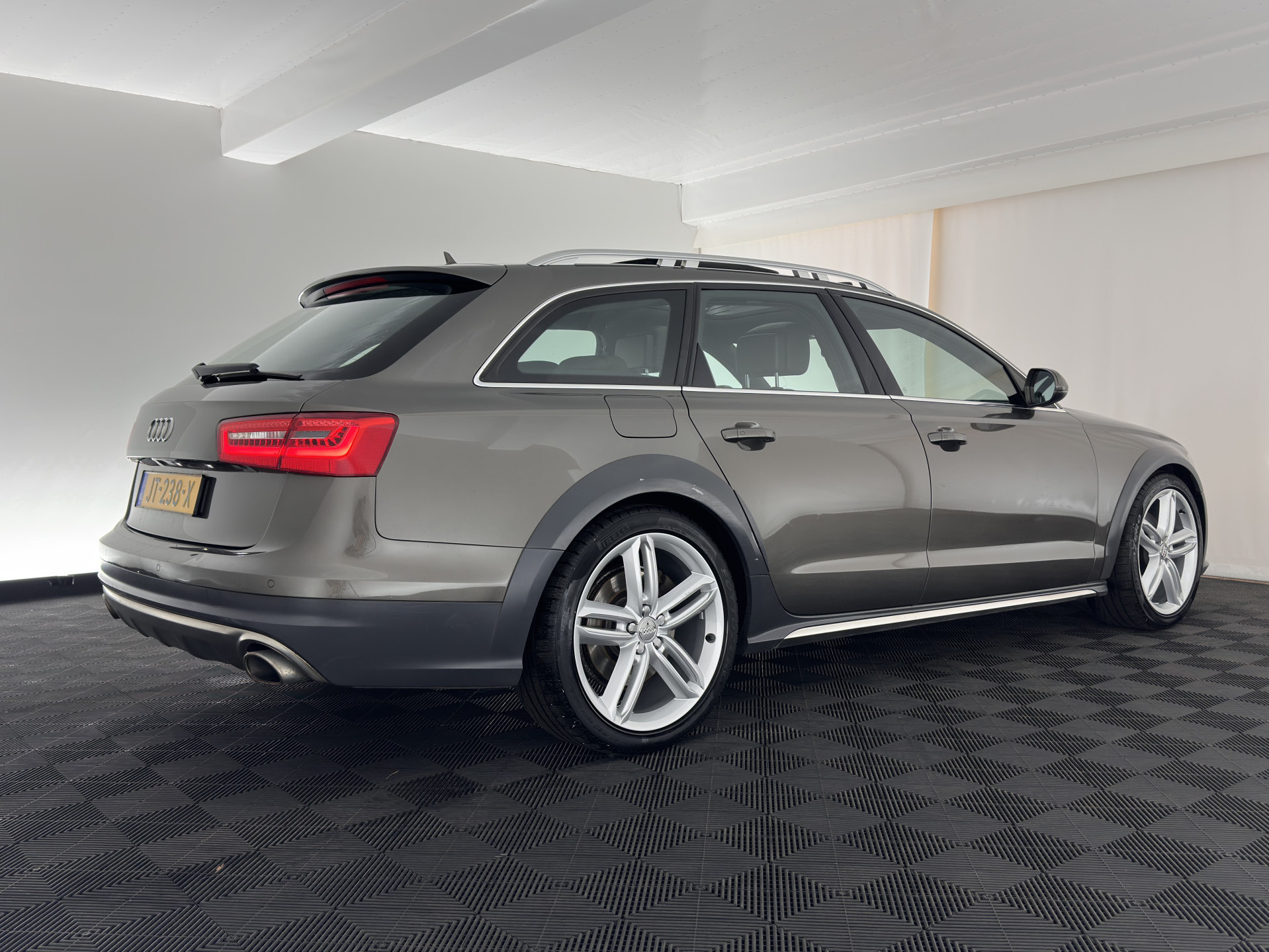 Audi A6 Allroad Quattro 3.0 TDI Aut. *PANO | LEATHER | BI-XENON | BOSE-SURROUND-SYSTEM |  NAVI-FULLMAP | HEATED-COMFORTSEATS | ECC | AIRSUSPENSION | PDC | CRUISE | 18''ALU*