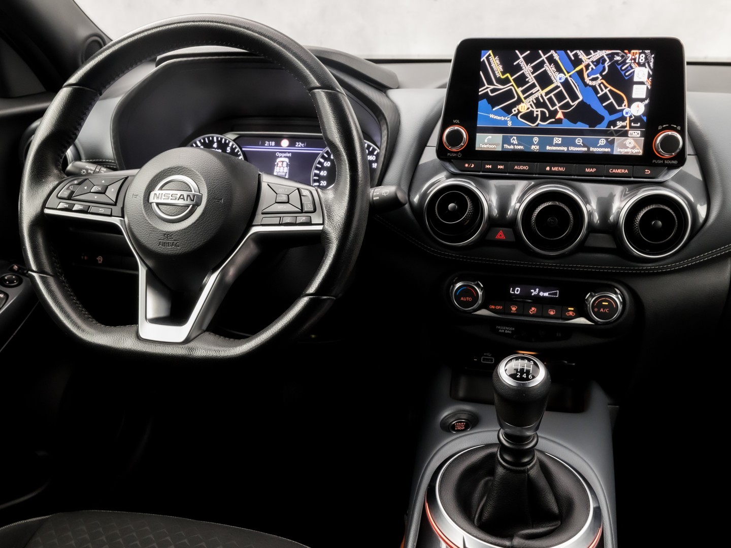 Nissan Juke 1.0 DIG-T N-Connecta Black Sport (APPLE CARPLAY, NAVIGATIE, CLIMATE, CAMERA, SPORTSTOELEN, GETINT GLAS, CRUISE, NIEUWSTAAT)